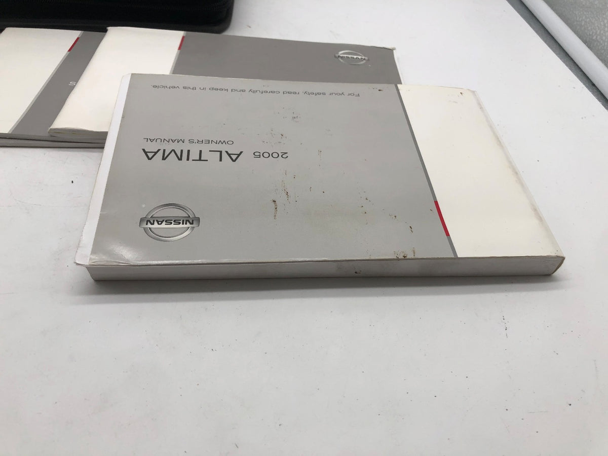 2005 Nissan Altima Owners Manual Set with Case OEM R01B50002
