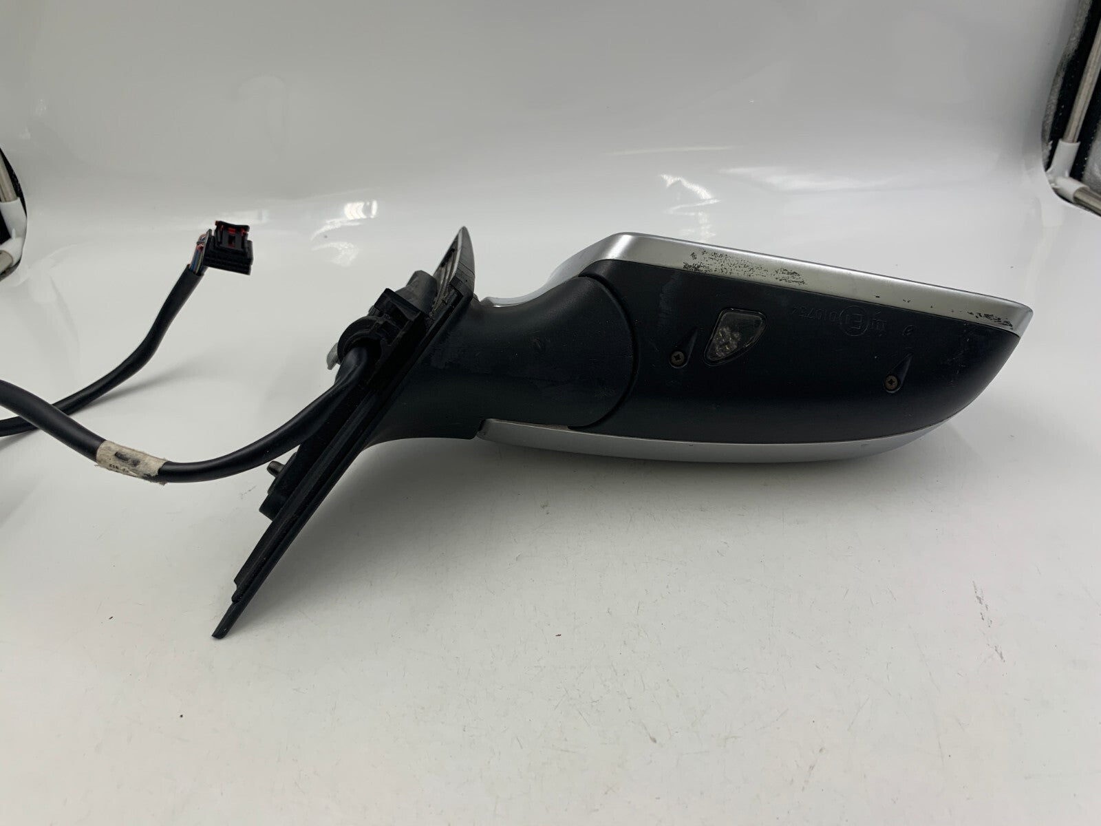 2007-2008 Audi S6 Passenger Side Power Door Mirror Silver No Mirror E04B12015