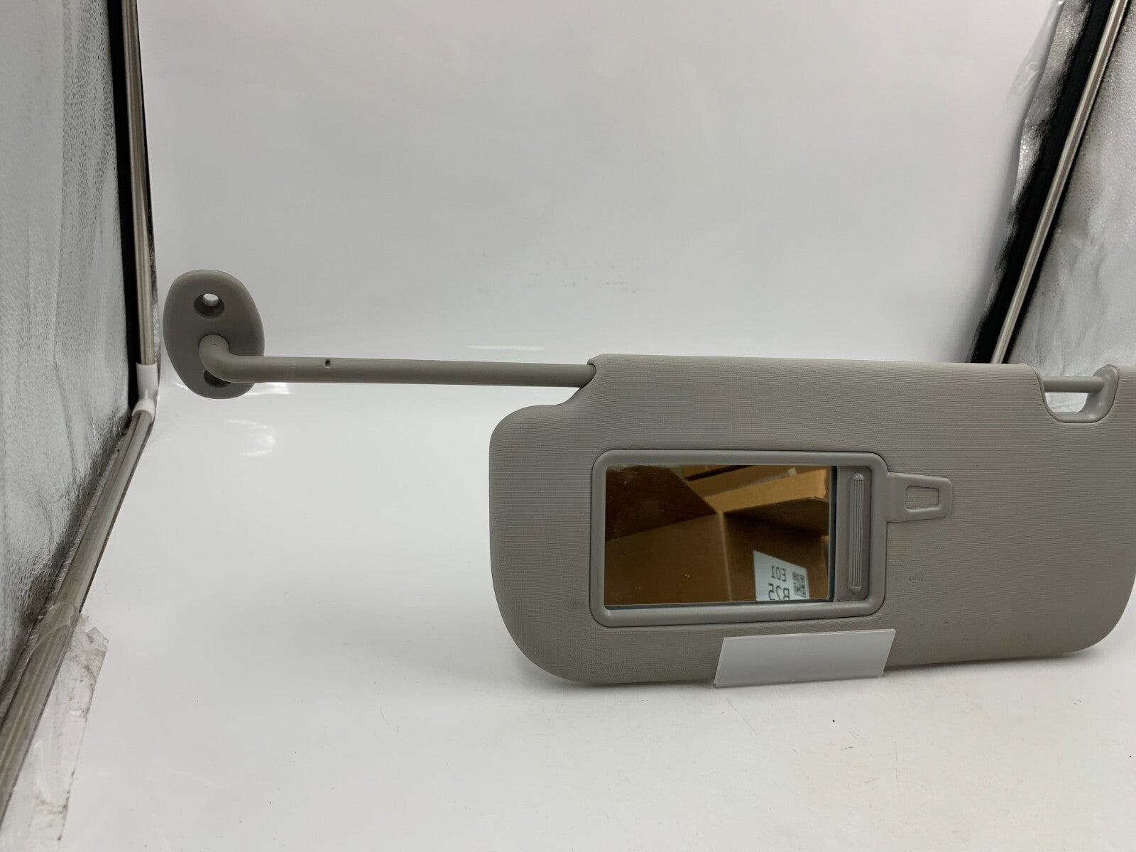 2014-2019 Kia Soul Driver Sun Visor Illuminated Gray OEM E01B25054