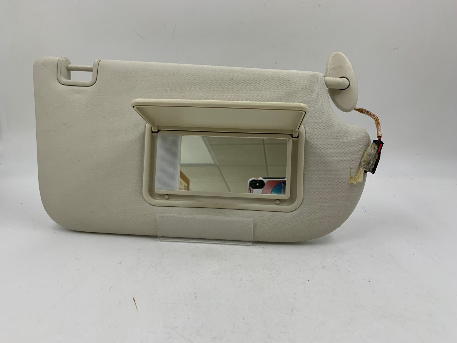2013-2018 Ford Focus Passenger Sun Visor Ivory Illumination OEM C01B56007