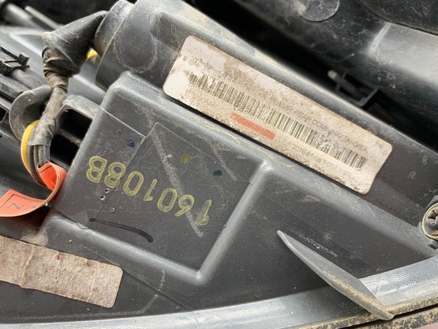 2014-2018 Jeep Grand Cherokee Passenger Side Tail Light Taillight OEM C04B61005