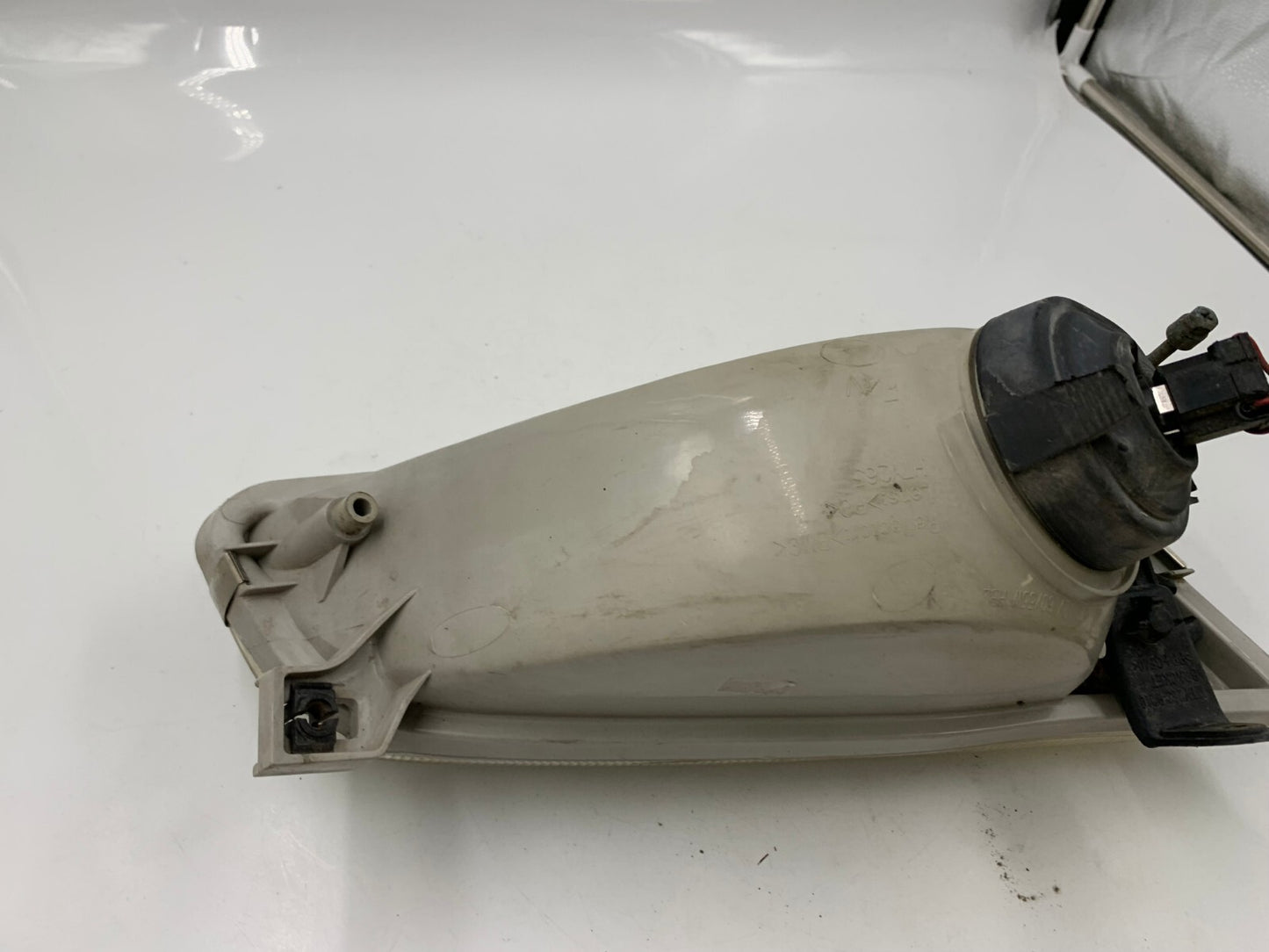 1997-1999 Toyota Camry Driver Side Head Light Headlight OEM E01B28020