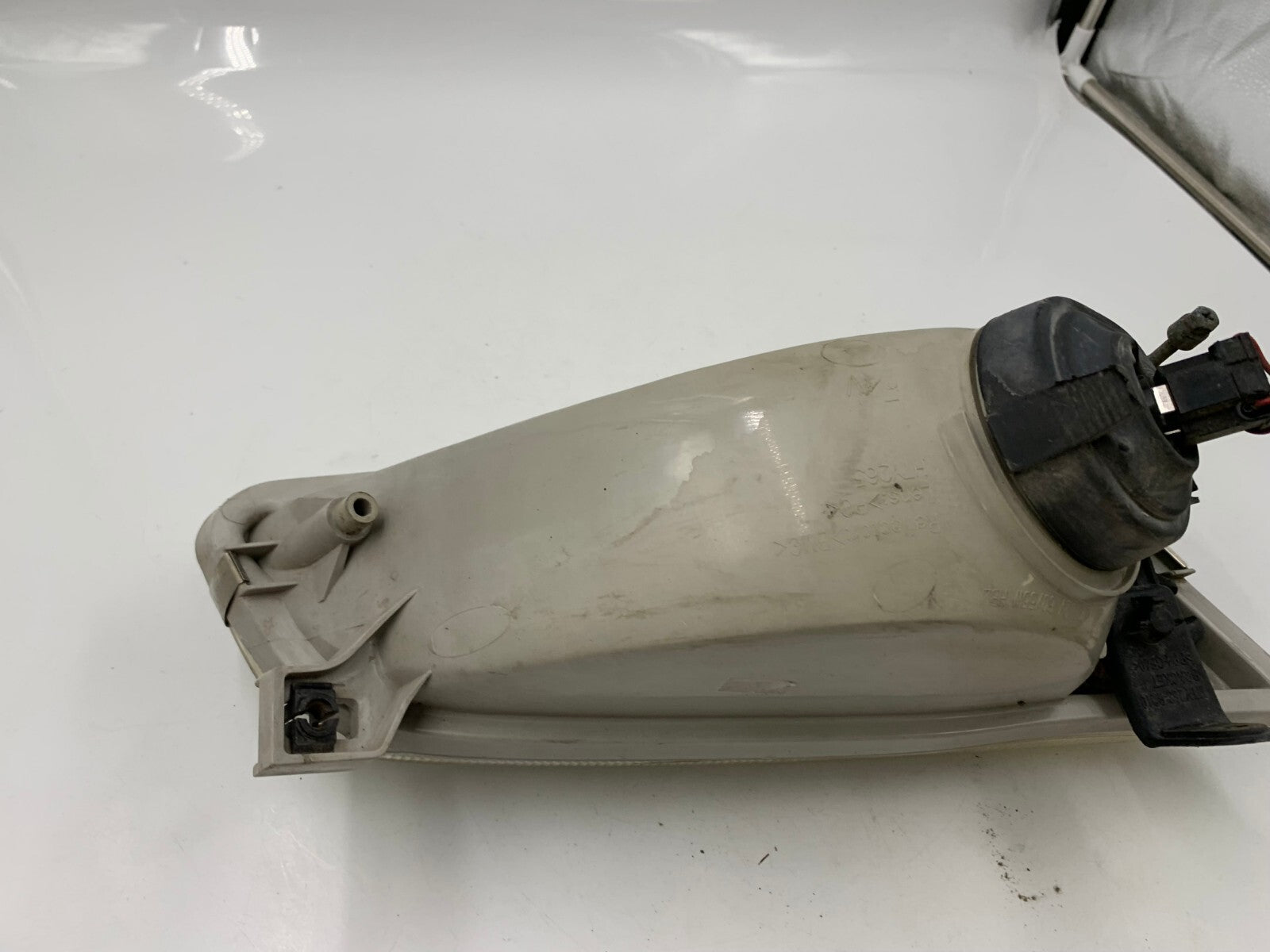 1997-1999 Toyota Camry Driver Side Head Light Headlight OEM E01B28020