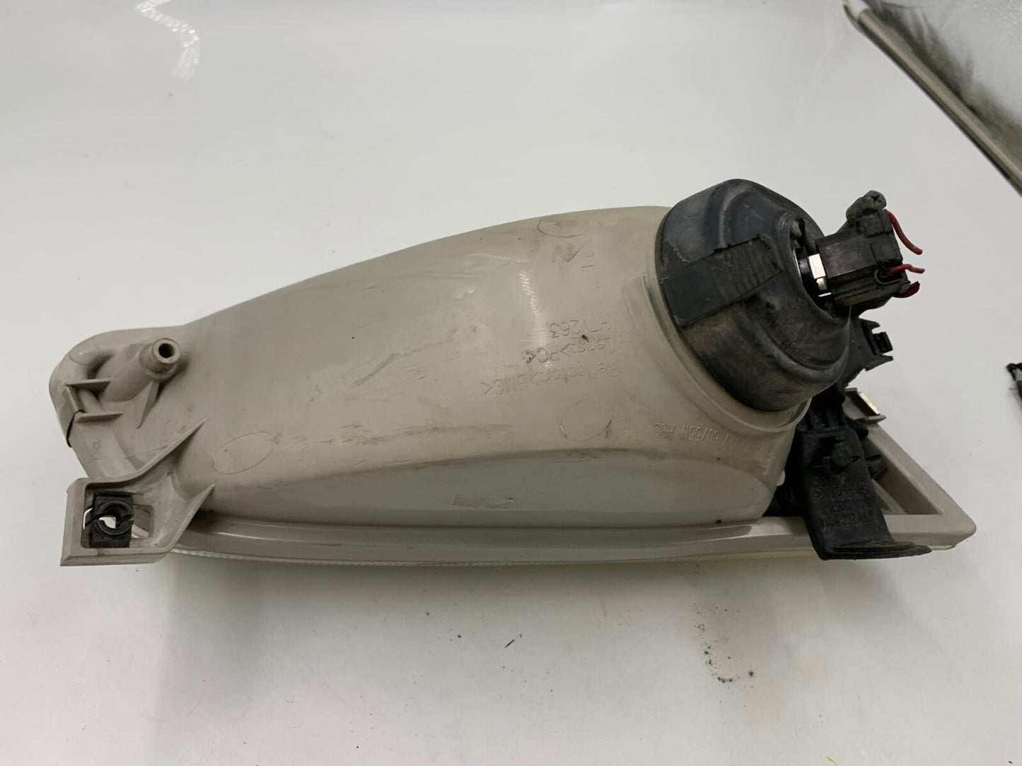 1997-1999 Toyota Camry Driver Side Head Light Headlight OEM E01B28020