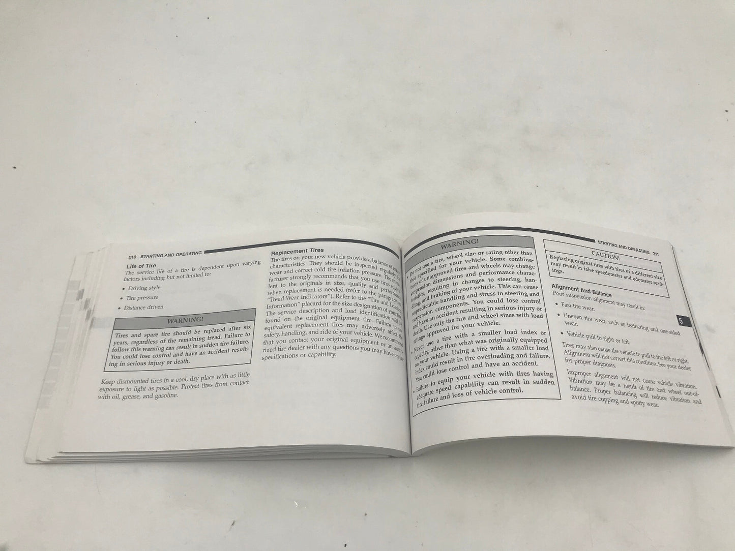 2007 Dodge Caliber Owners Manual with Case OEM B03B20032