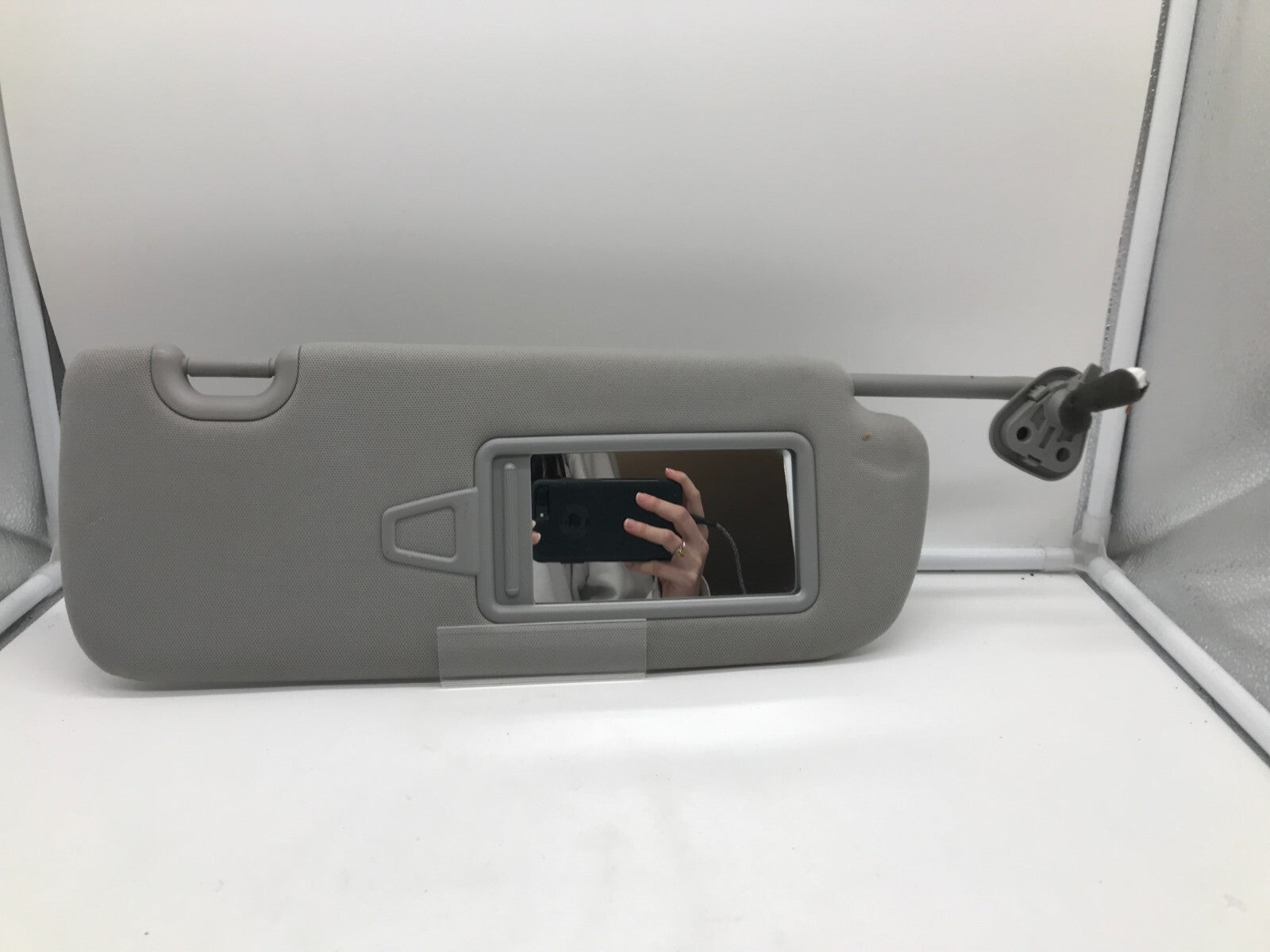 2013-2019 Hyundai Santa Fe Passenger Sun Visor Illuminated Gray OEM C01B18013