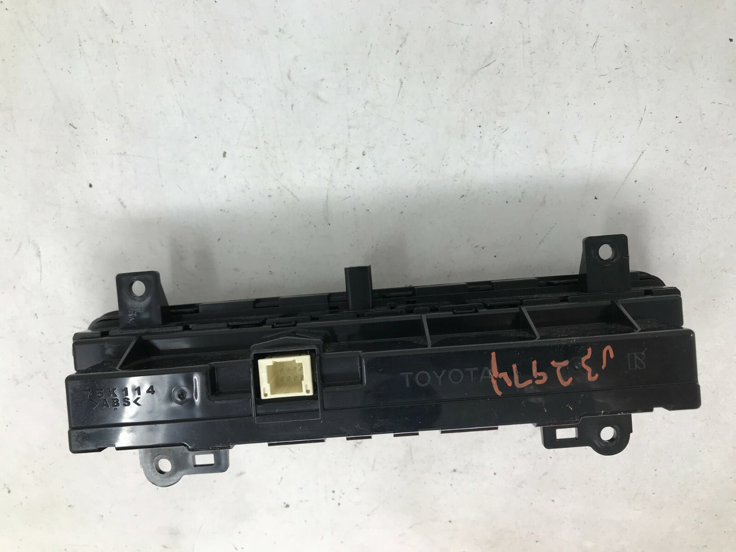 2017-2019 Toyota Corolla AC Heater Climate Control Unit OEM D02B39011