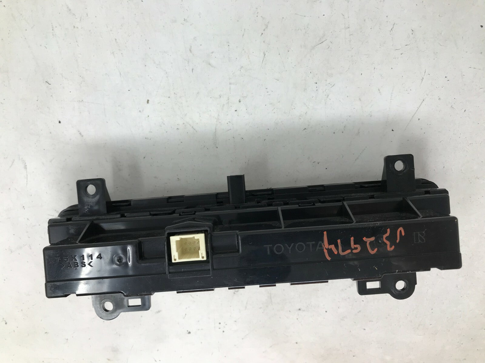 2017-2019 Toyota Corolla AC Heater Climate Control Unit OEM D02B39011