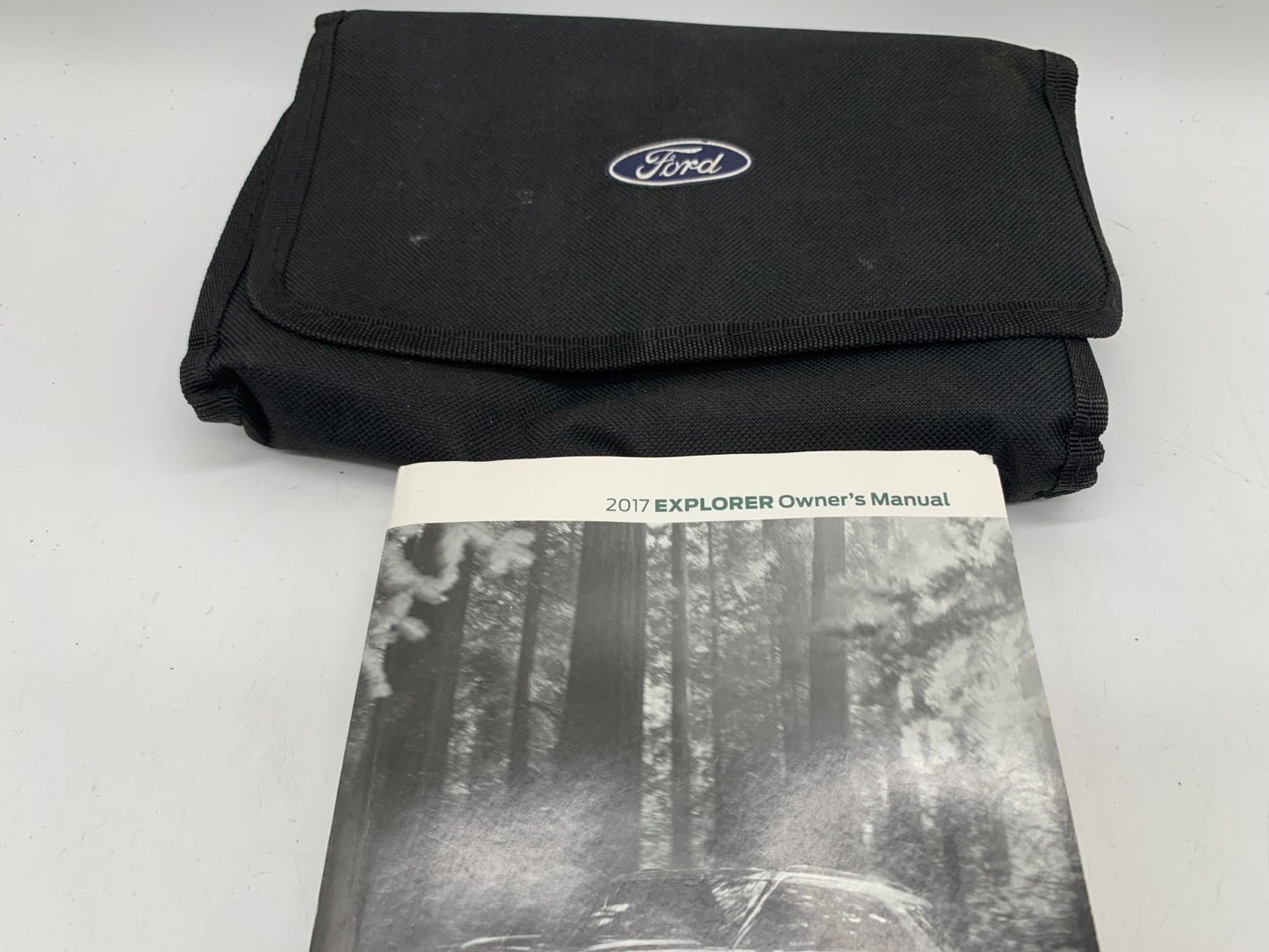 2017 Ford Explorer Owners Manual Set with Case OEM D01B11006