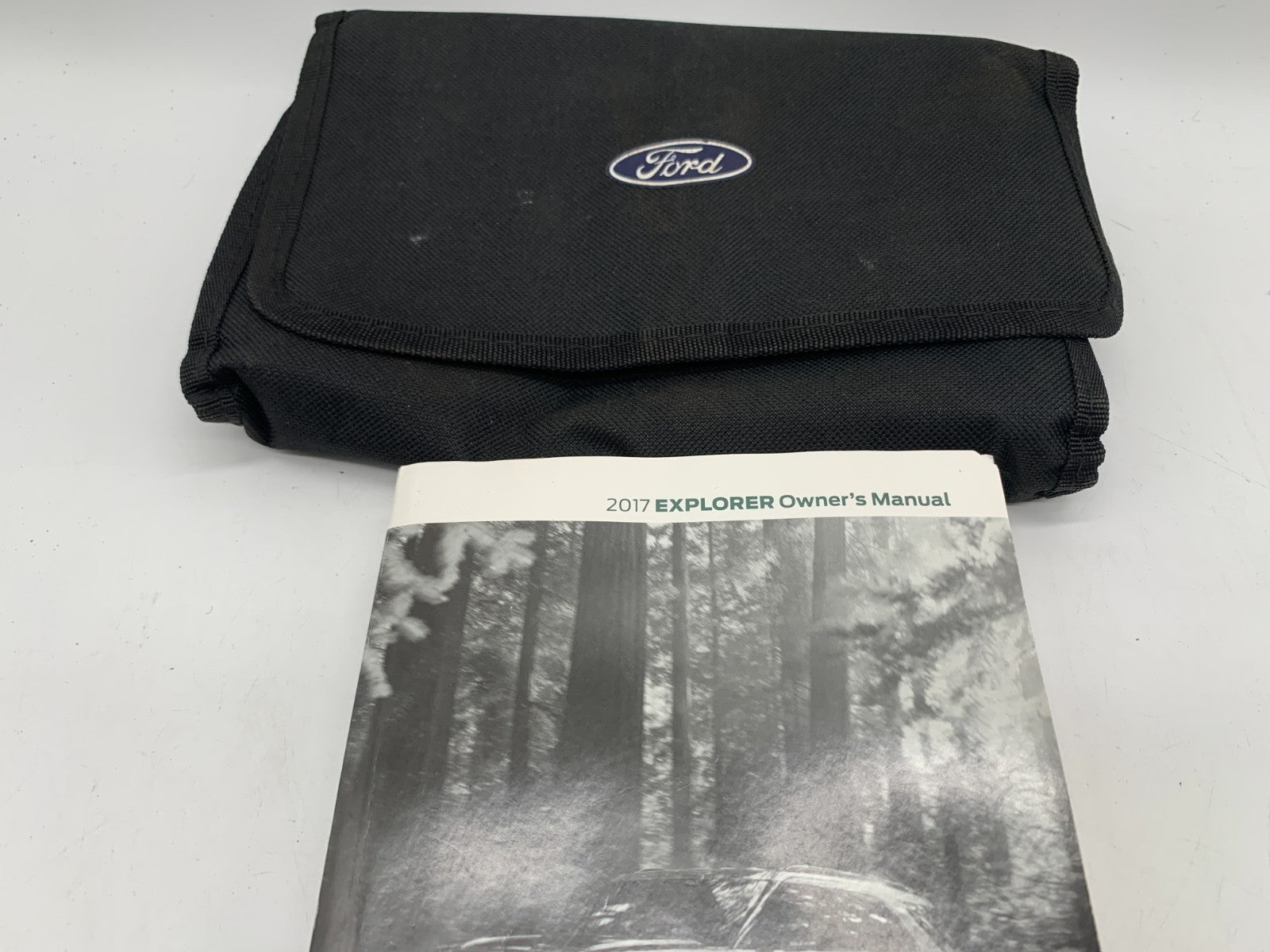 2017 Ford Explorer Owners Manual Set with Case OEM D01B11006