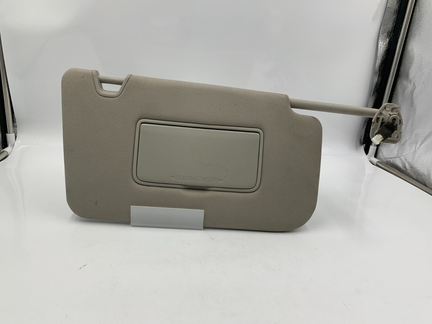 2018-2020 Nissan Rogue Passenger Sun Visor Gray Illuminated C01B08027