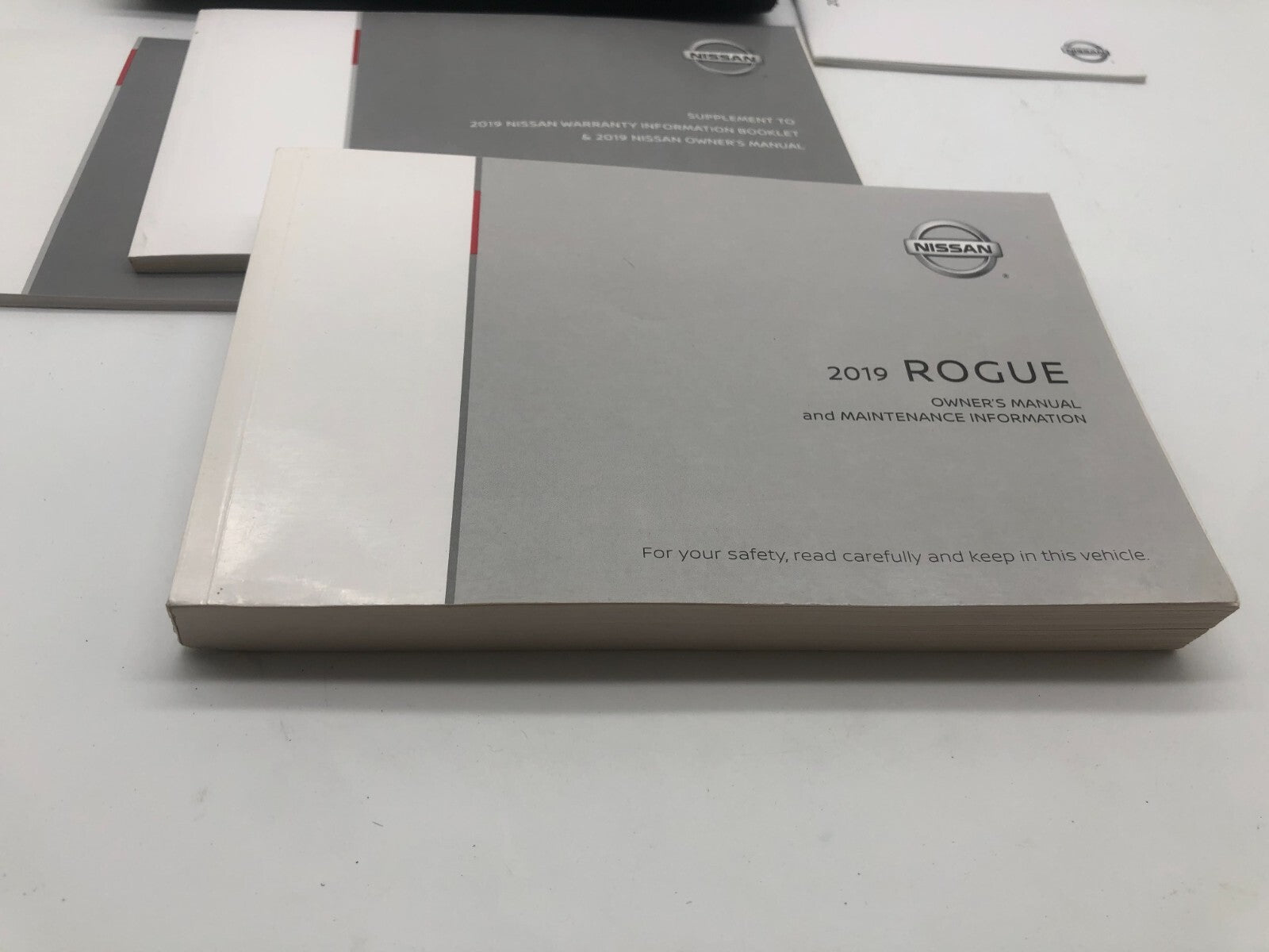 2019 Nissan Rogue Owners Manual Set with Case OEM A02B08022