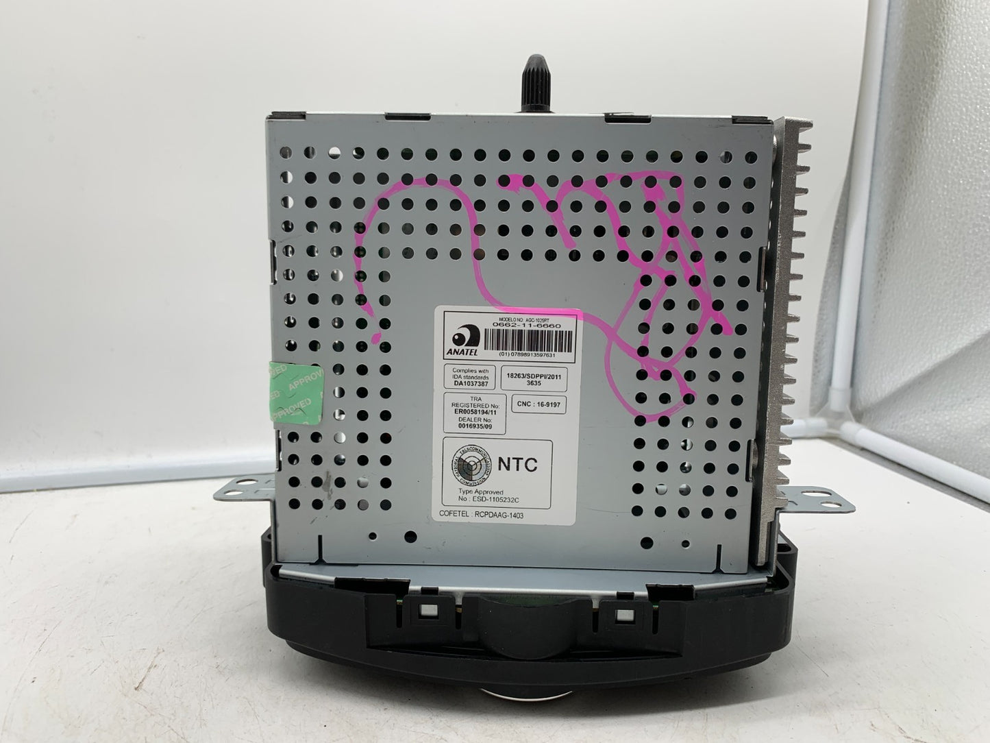 2013-2014 Chevrolet Trax Center Console Radio AM FM CD Radio Player A04B24088