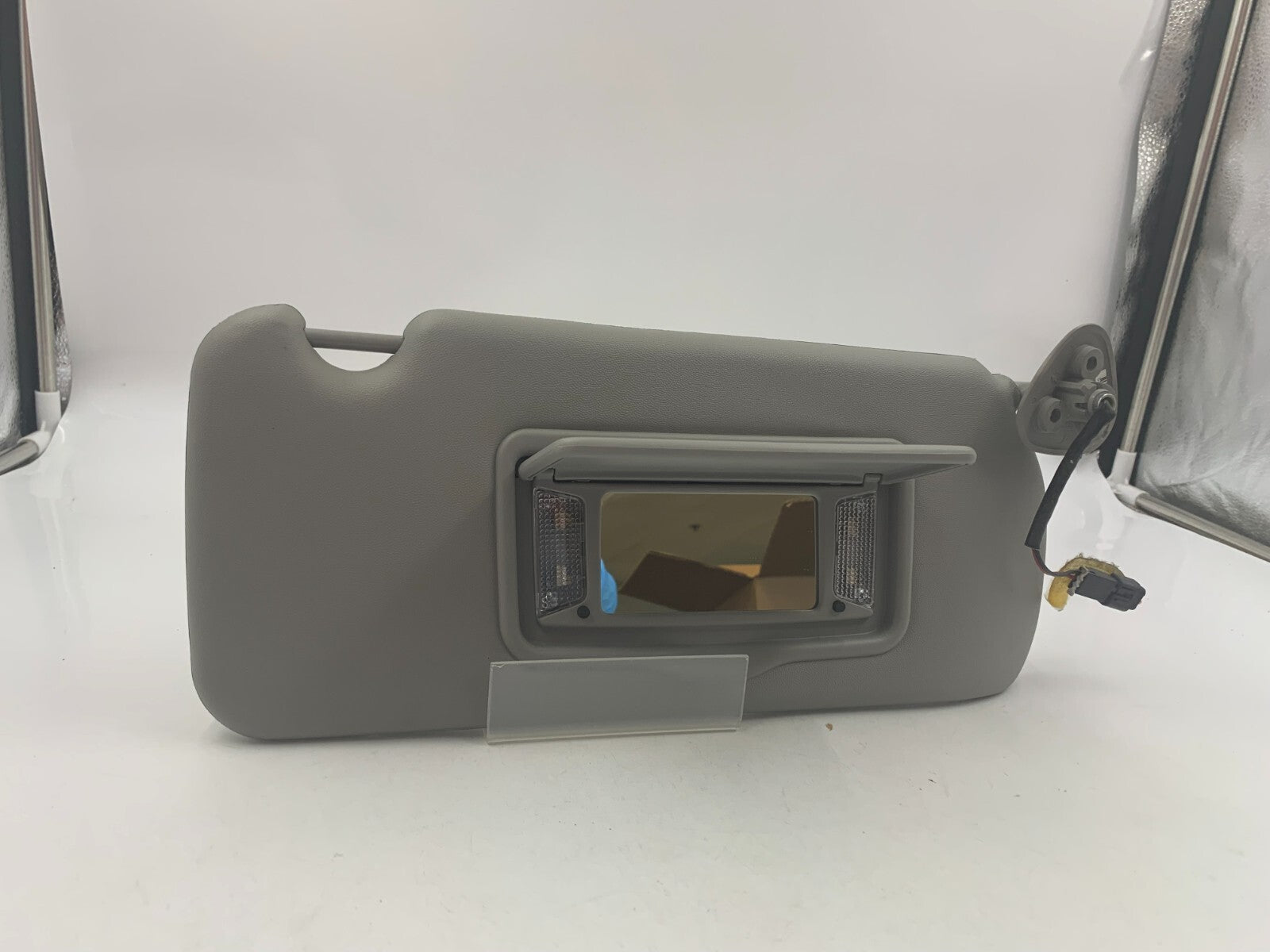 2007-2009 Cadillac SRX Passenger Sun Visor Illuminated Gray OEM D02B33080
