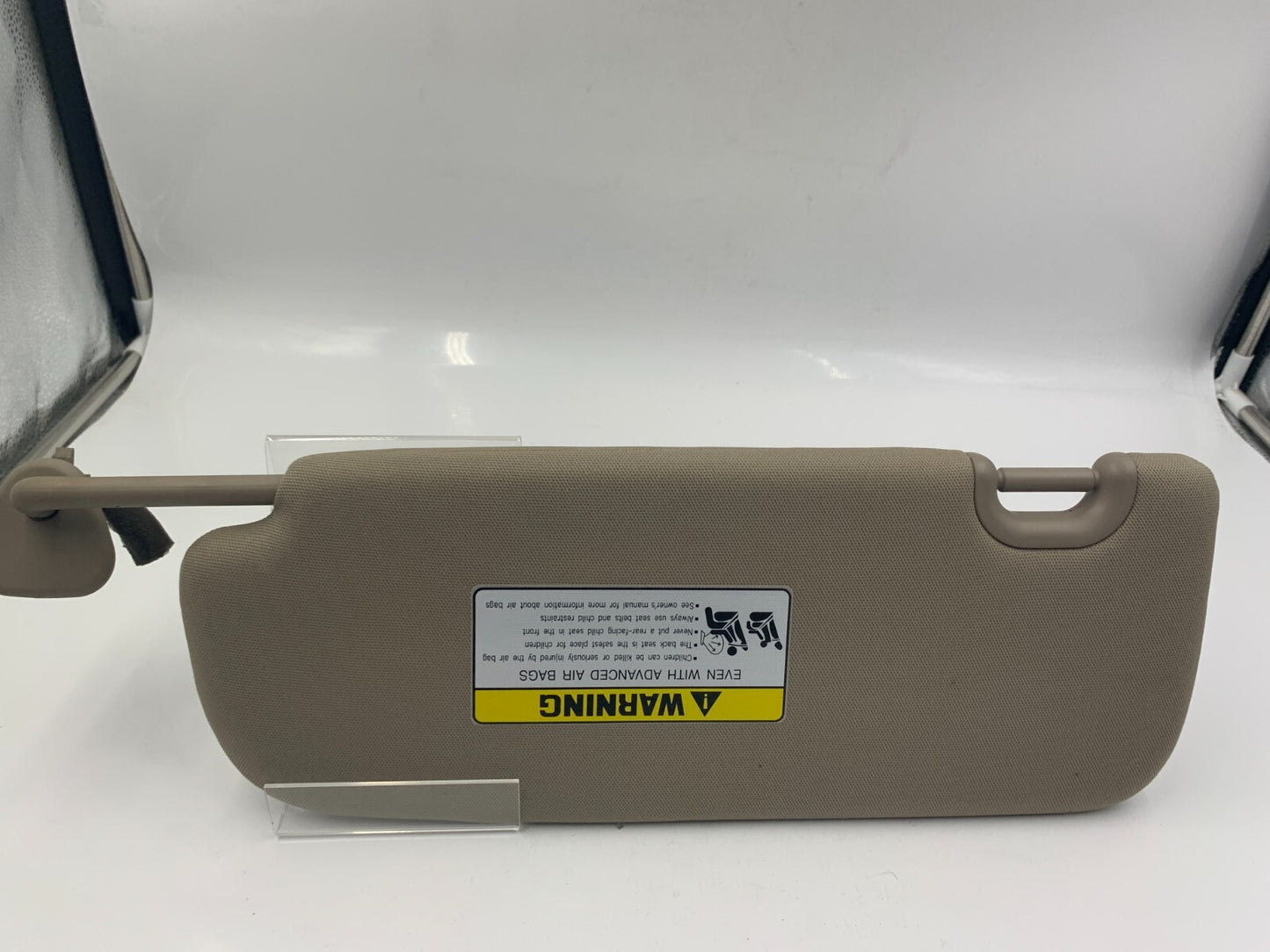 2013-2019 Hyundai Santa Fe Passenger Sun Visor Gray Illuminated OEM C01B37065