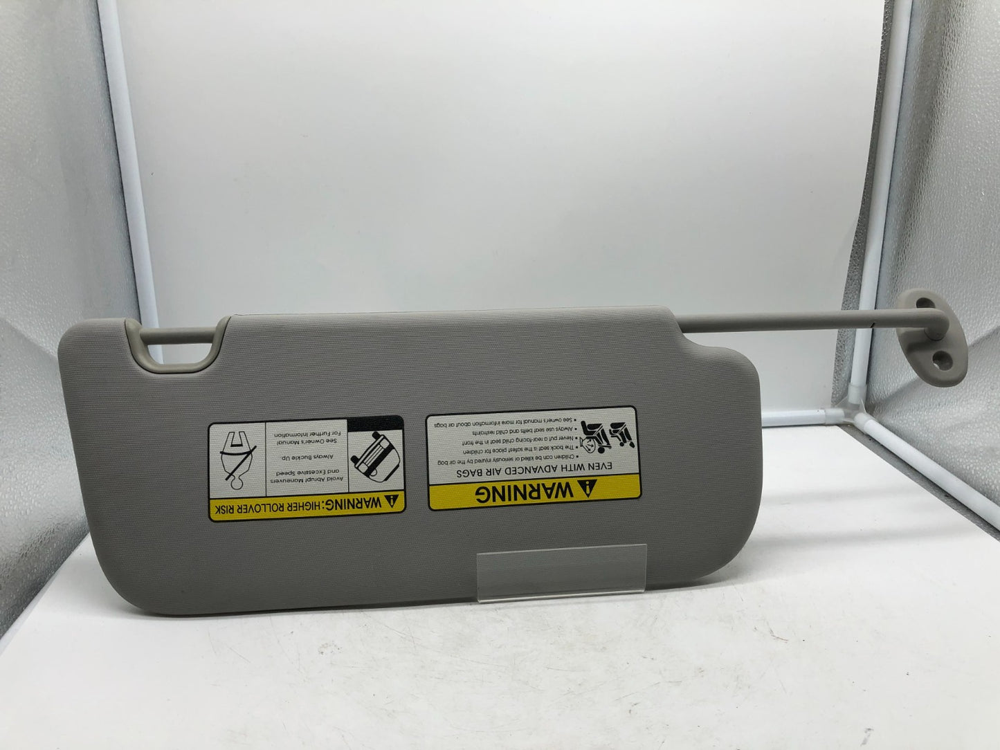 2014-2019 Kia Soul Driver Sun Visor Illuminated Gray OEM C03B46004