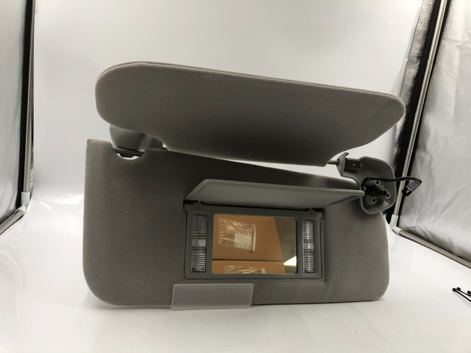 2005-2006 Lincoln Navigator Passenger Sun Visor Gray Illuminated OEM D03B30048