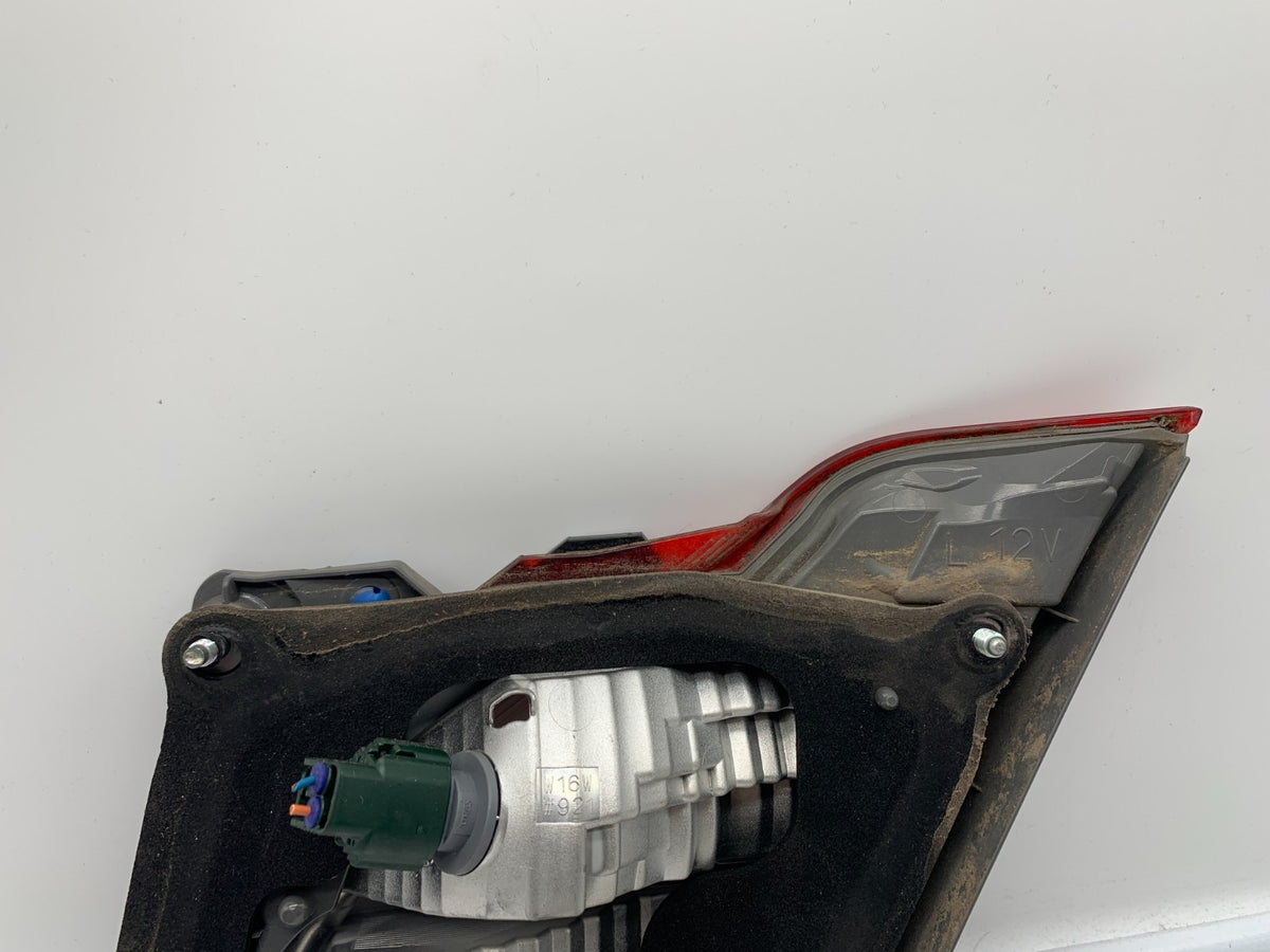 2011-2013 Infiniti M56 Driver Side Lid Mounted Tail Light Taillight B04B43001