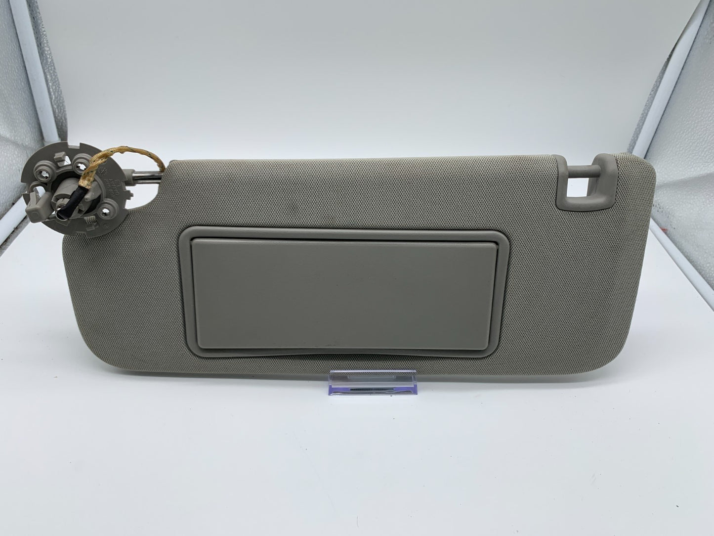 2013-2017 Cadillac XTS Driver Sun Visor Illuminated Gray OEM D03B44007
