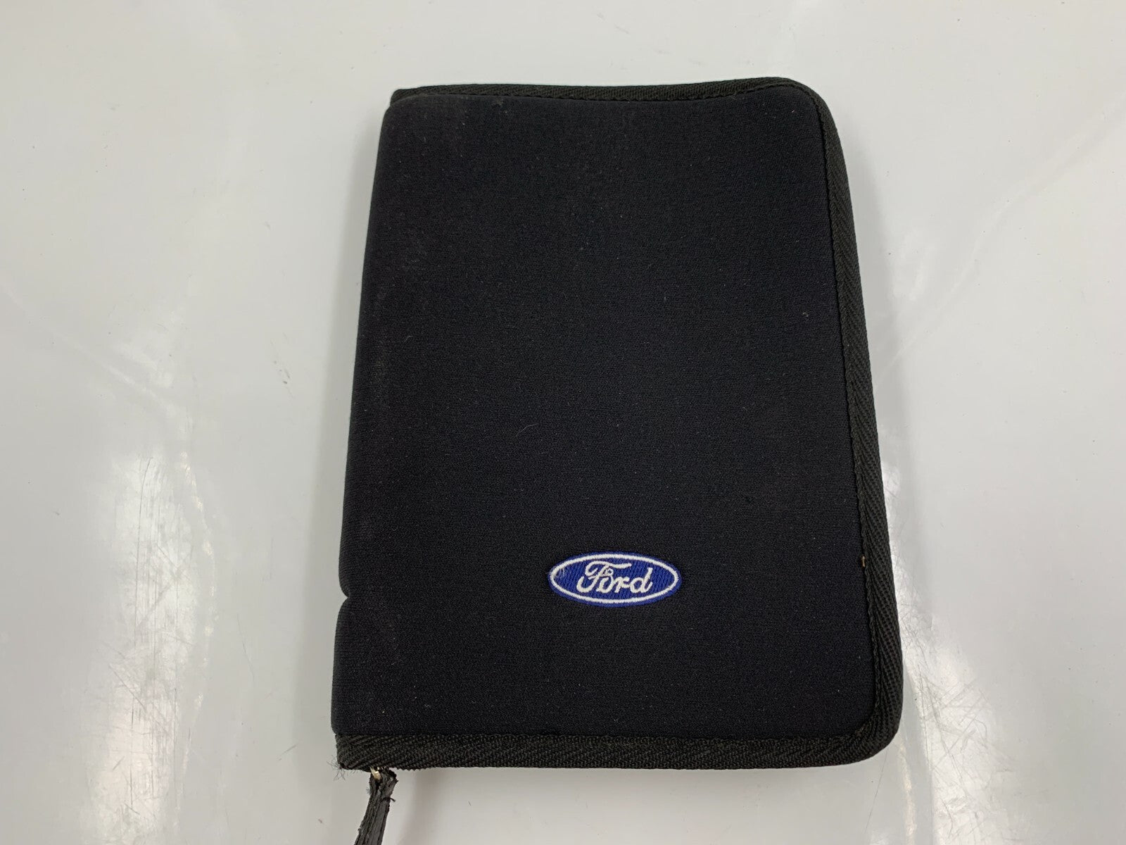 2004 Ford Taurus Owners Manual with Case OEM D04B33084