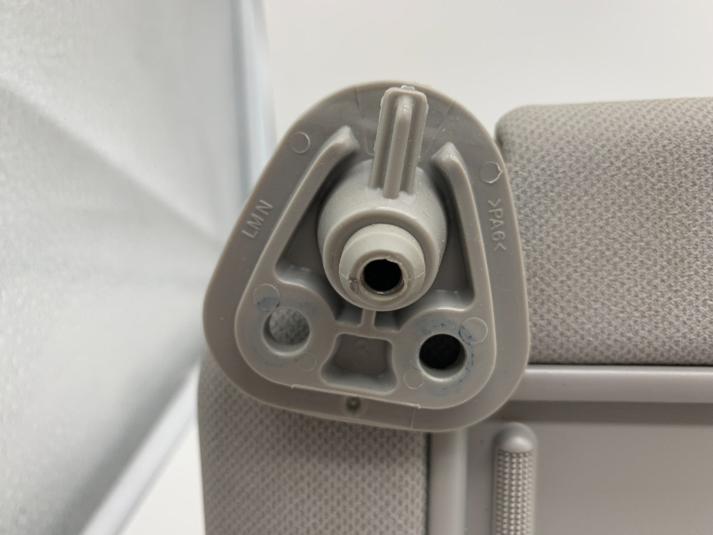 2010-2011 Hyundai Tucson Driver Sun Visor Gray OEM C01B15003