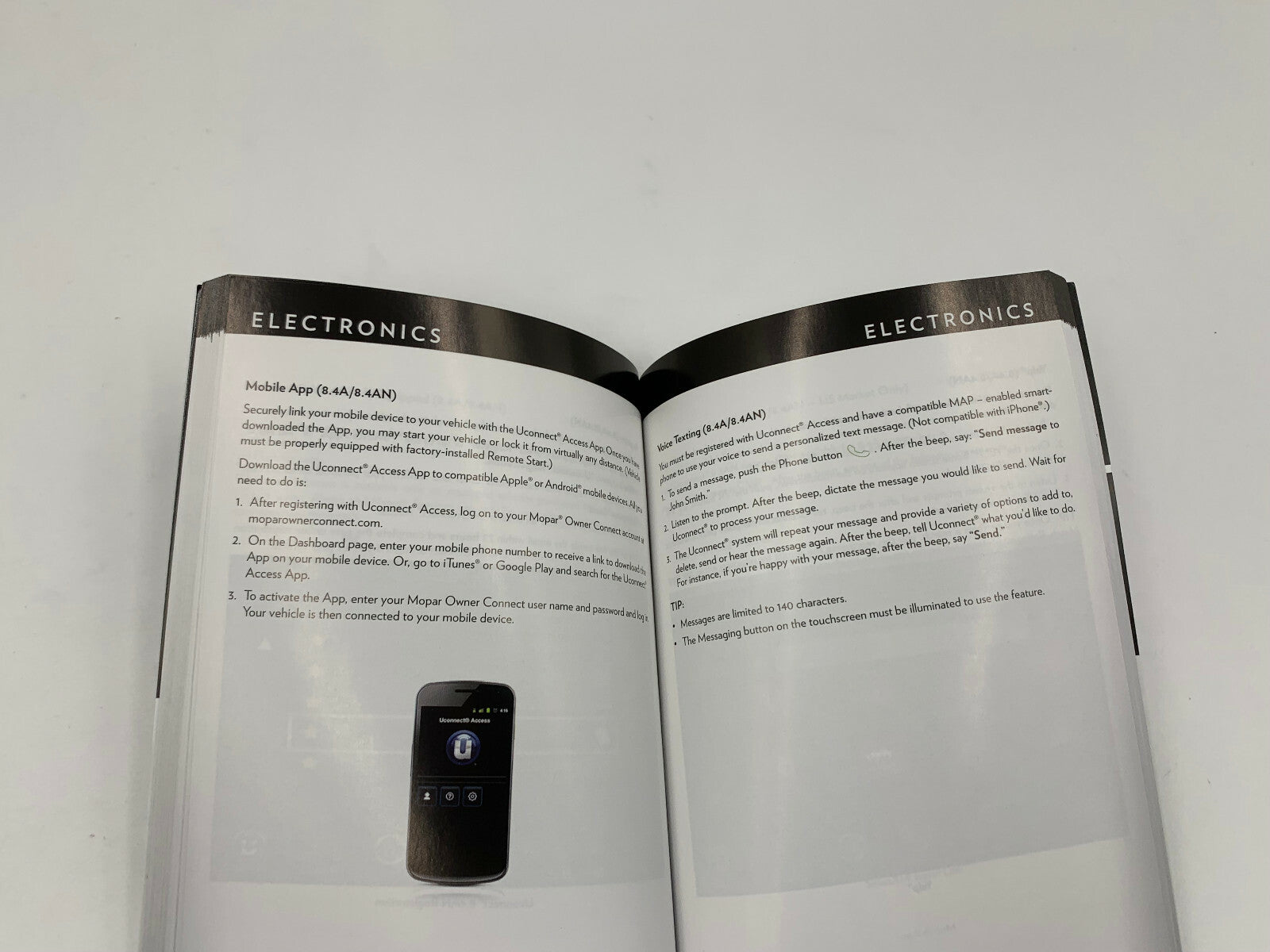 2015 Chrysler 200 Owners Manual with Case OEM C03B68011