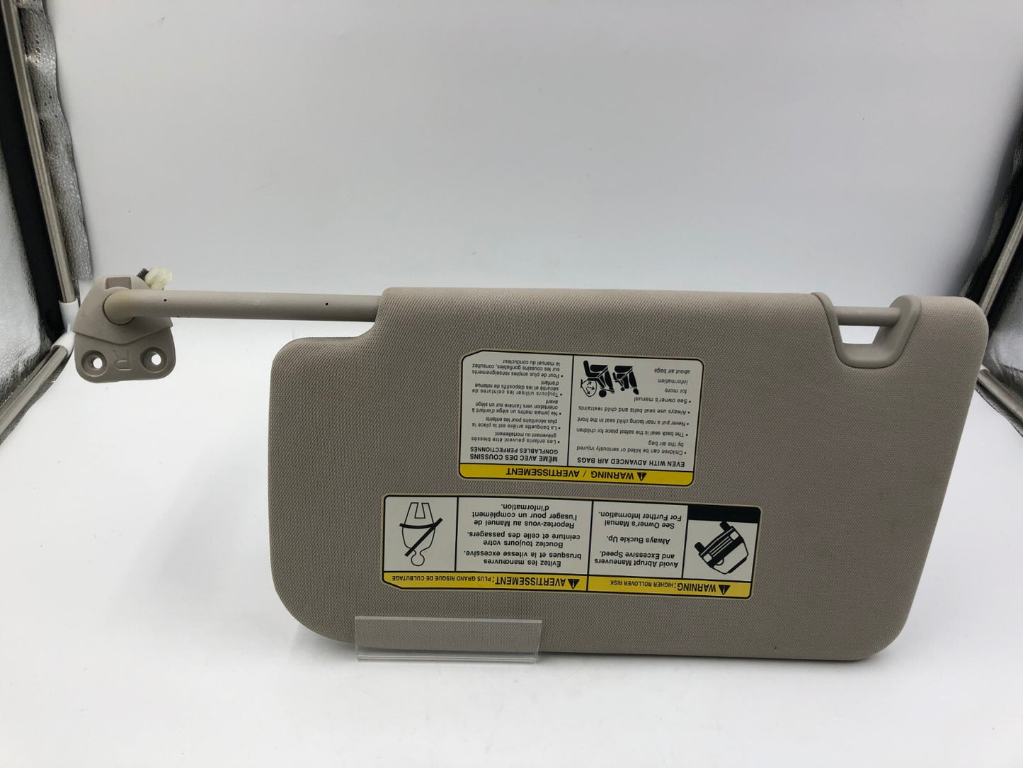 2014-2017 Nissan Rogue Passenger Sun Visor Gray Illuminated OEM D01B40010