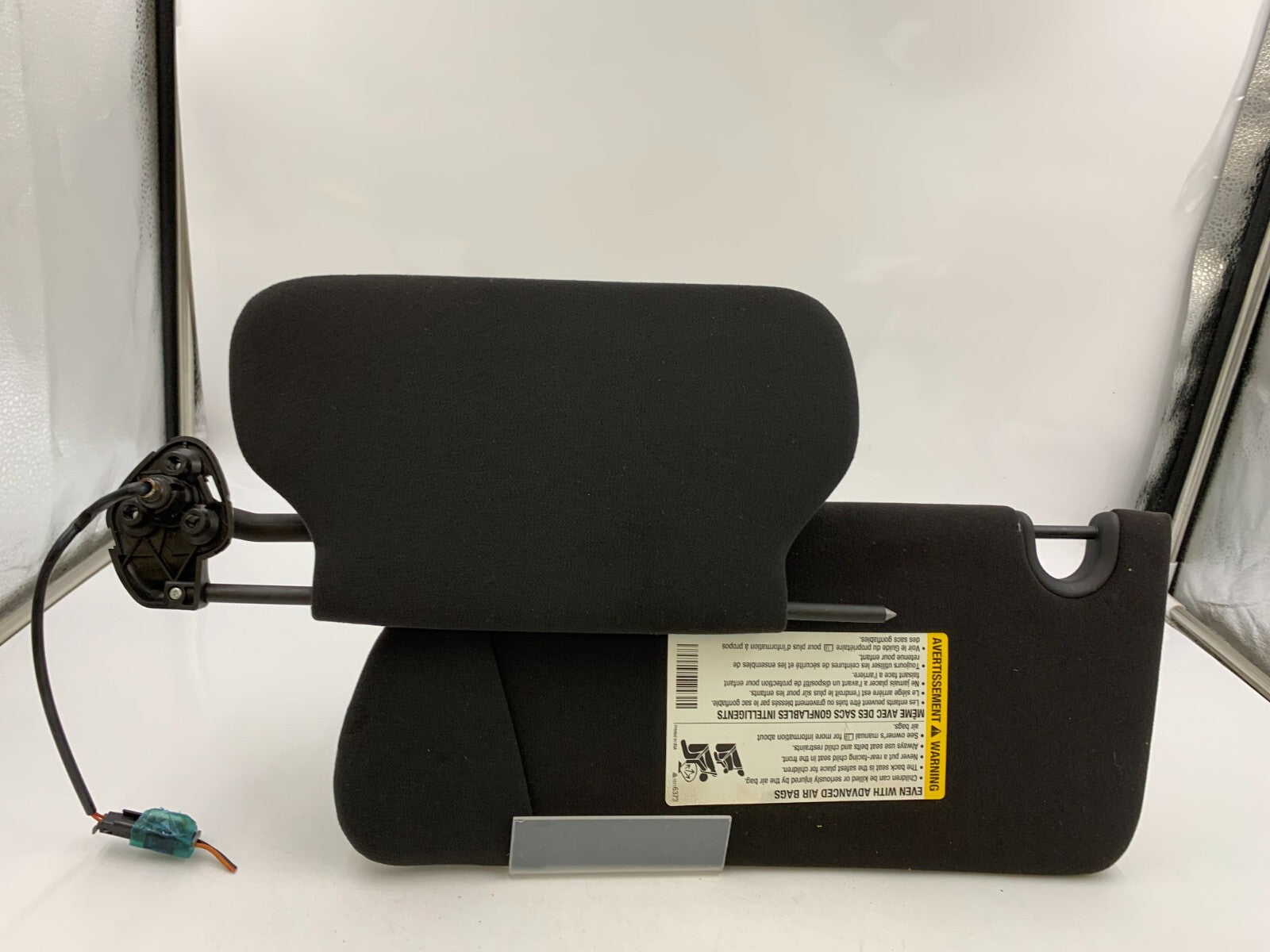 2006-2007 Cadillac DTS Passenger Sun Visor Black Illuminated OEM B03B05081