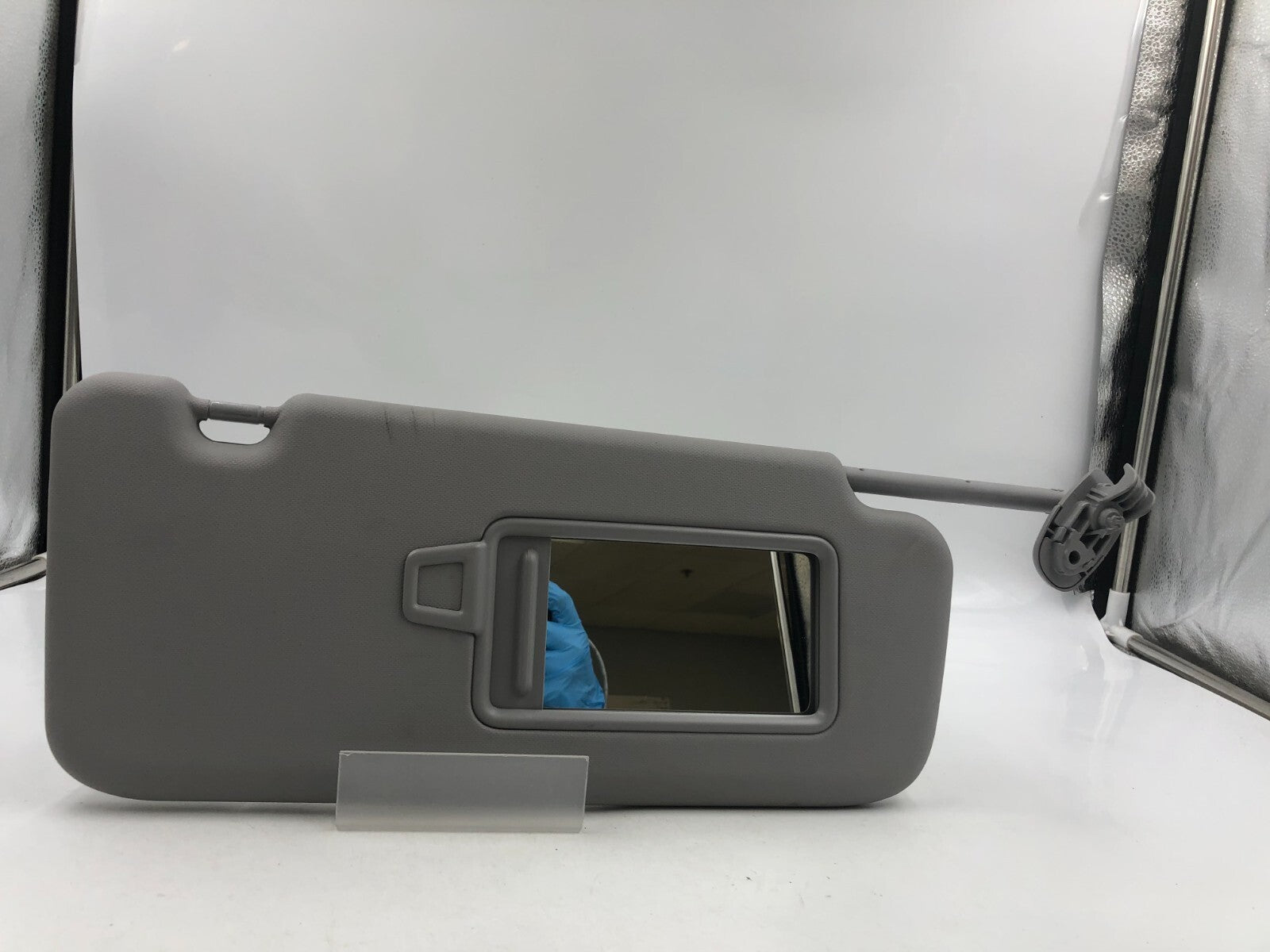 2018-2019 Hyundai Kona Passenger Sun Visor Gray Illuminated OEM E02B06028