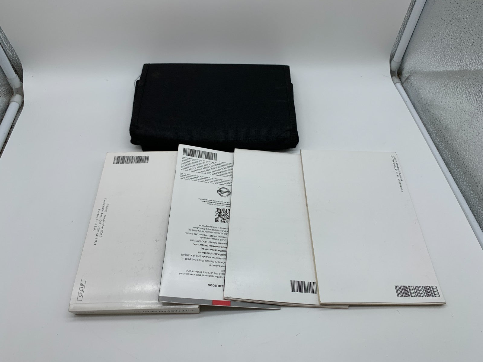 2017 Nissan Sentra Owners Manual Set with Case OEM C03B49015