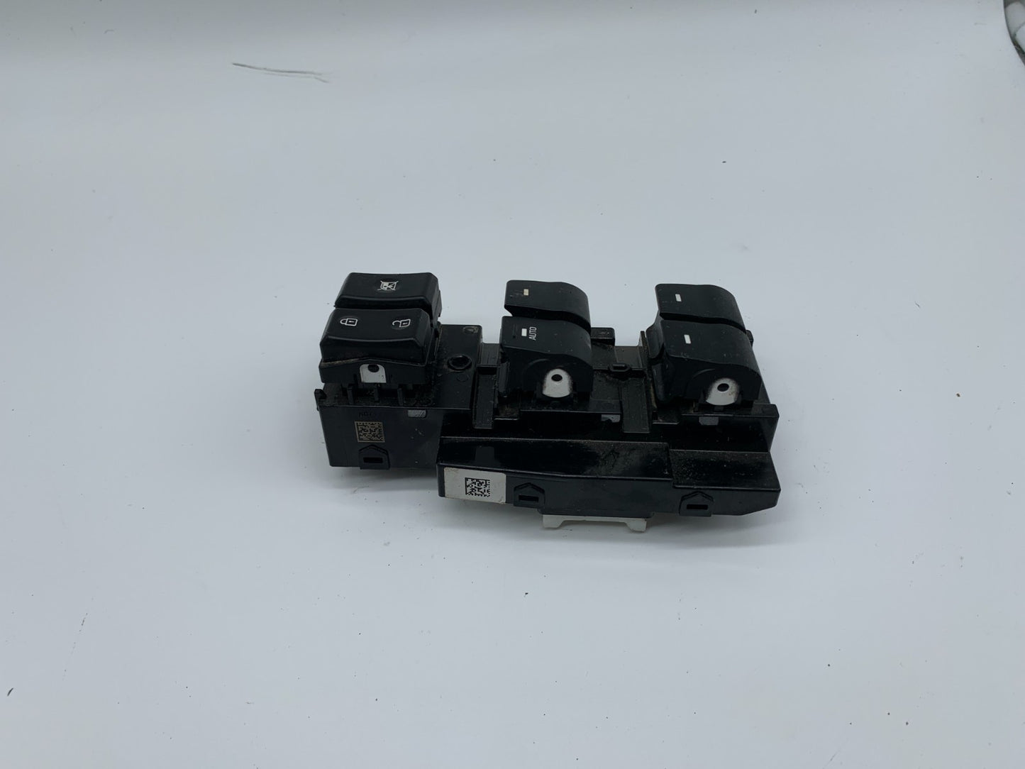 2017-2020 Hyundai Elantra Master Power Window Switch OEM B03B55040