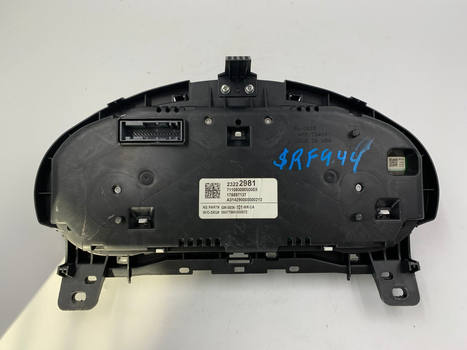 2015 Buick Regal Speedometer Instrument Cluster 29,330 Miles OEM A04B16035