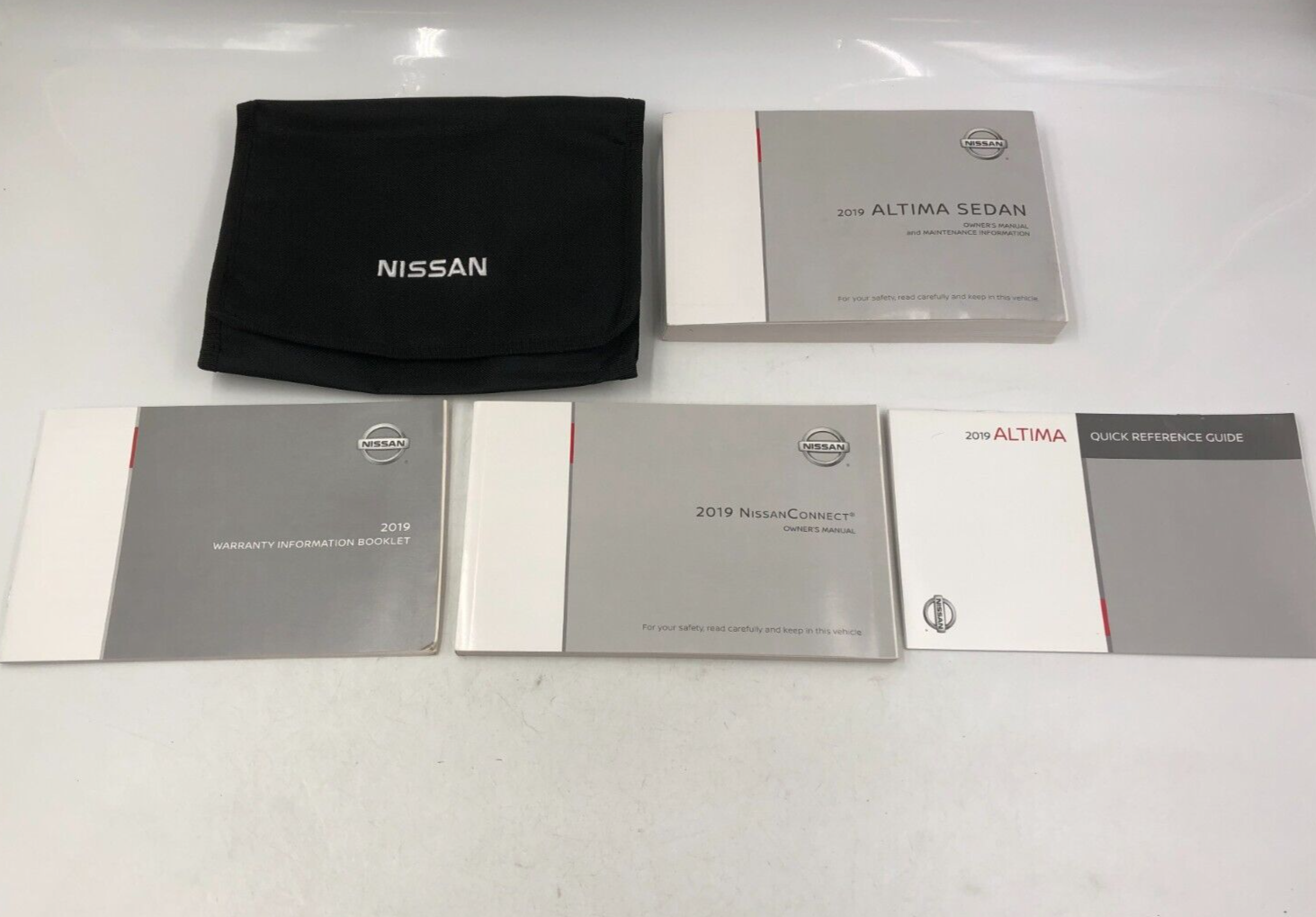 2019 Nissan Altima Sedan Owners Manual Set with Case OEM E01B69008