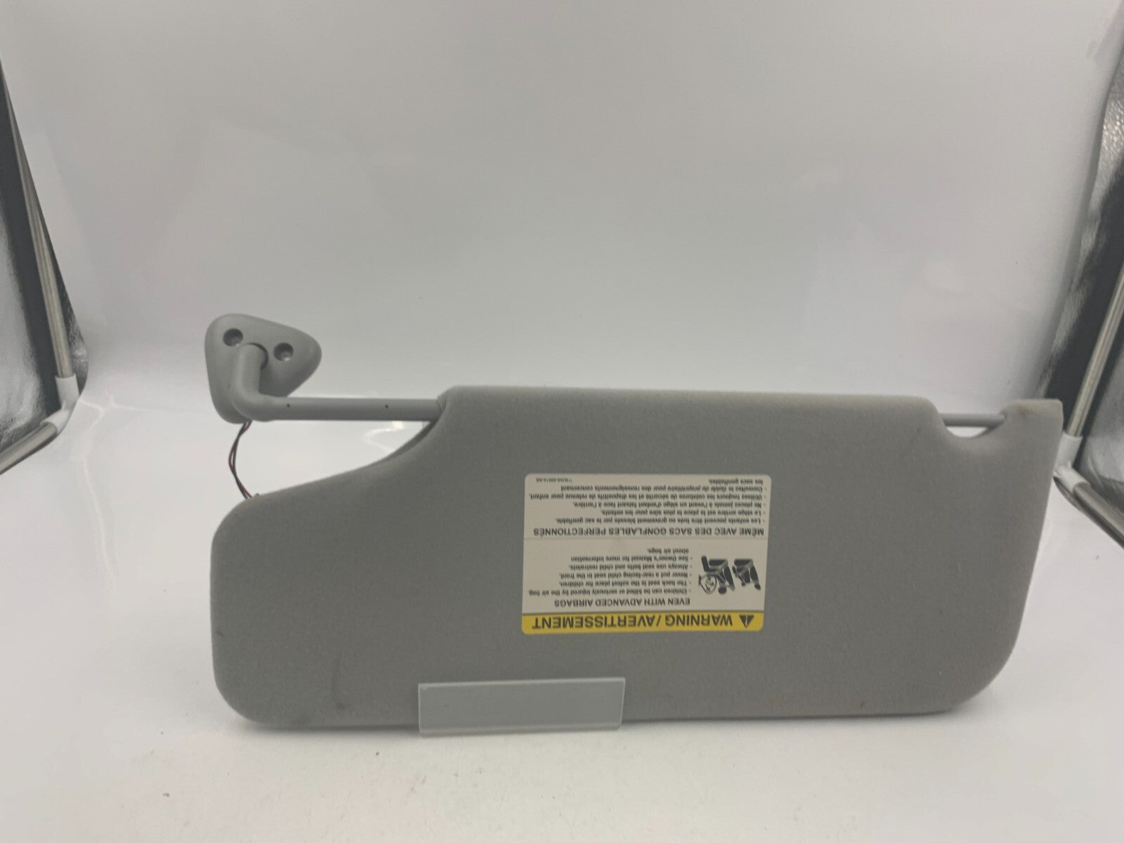 2005-2007 Ford Freestyle Passenger Sun Visor Gray Illuminated OEM D01B68004