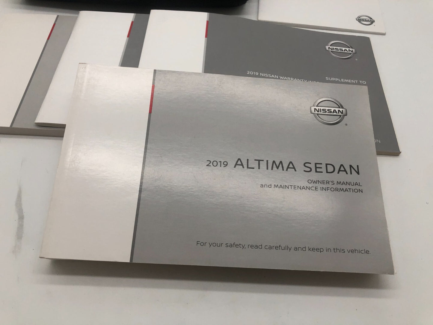 2019 Nissan Altima Owners Manual Set with Case OEM A03B01084