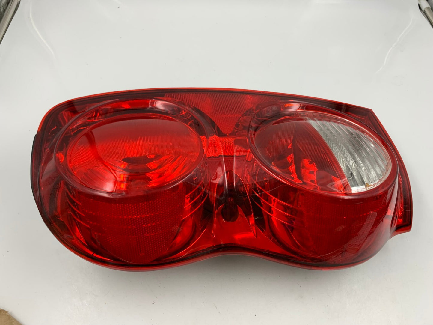 2004-2009 Dodge Durango Driver Side Tail Light Taillight OEM E03B11051
