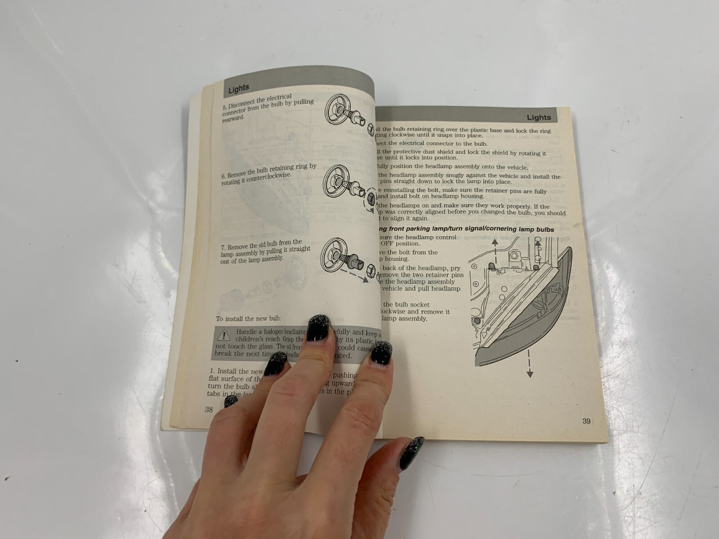 2004 Ford Taurus Owners Manual with Case OEM D04B33084