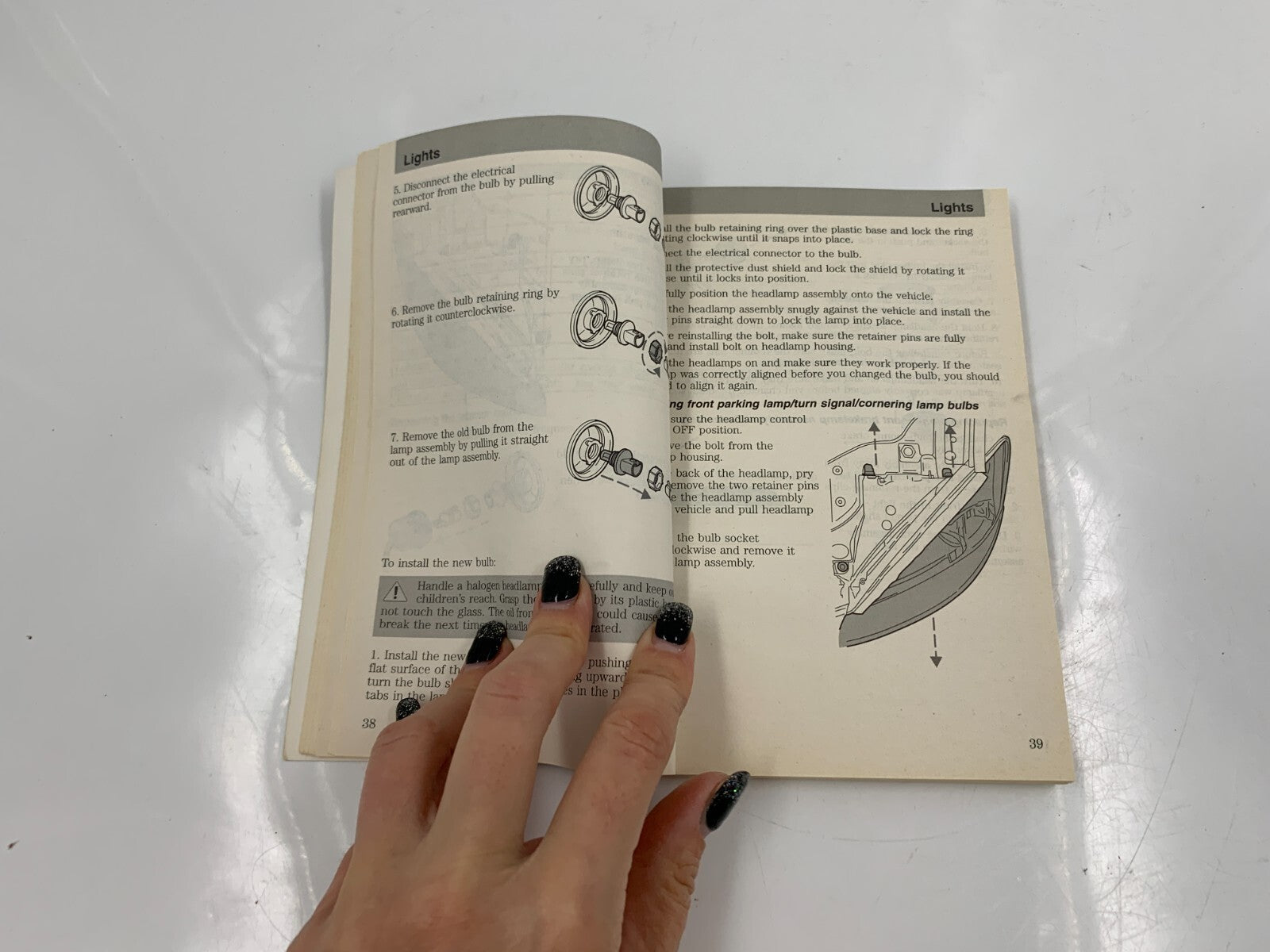 2004 Ford Taurus Owners Manual with Case OEM D04B33084