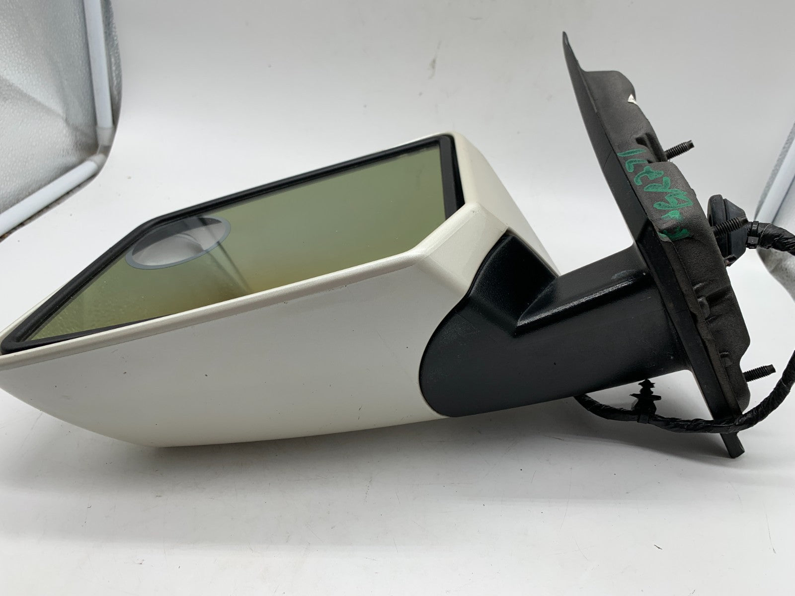 2009-2014 Chevrolet Traverse Driver Power Door Mirror White OEM B03B28005
