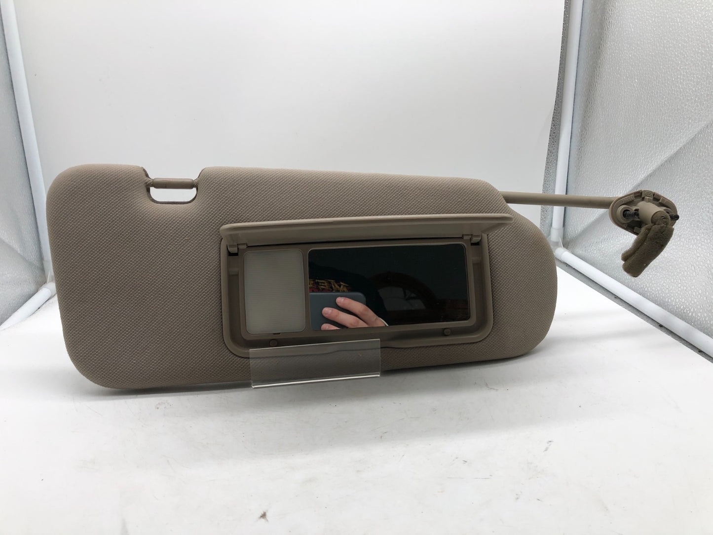 2005-2007 Kia Sorento Passenger Sun Visor Tan Illuminated OEM D03B08002