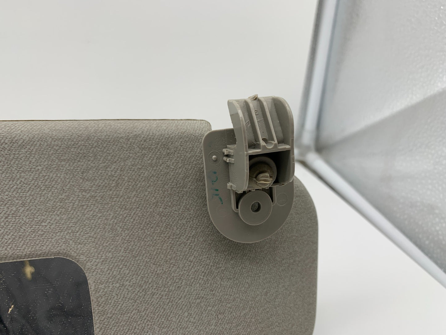 2006-2011 Chevrolet Aveo Passenger Sun Visor Gray OEM C04B62024