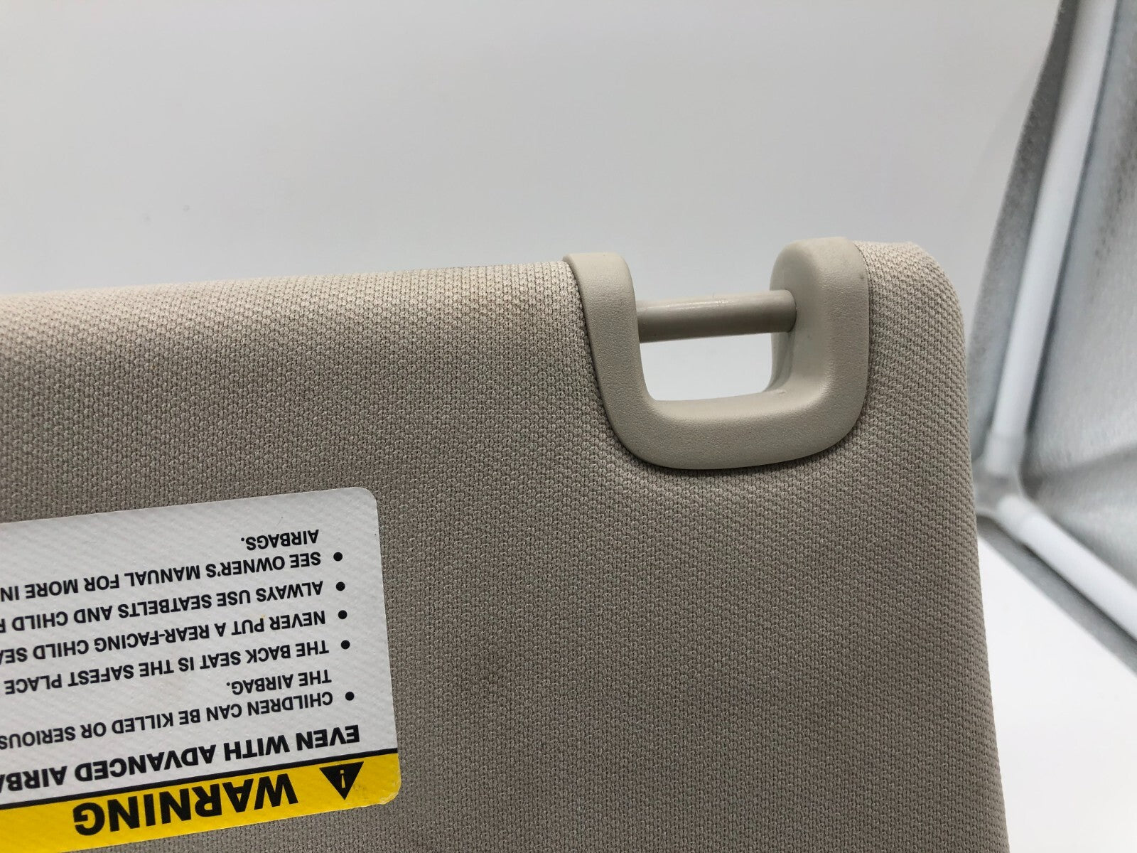 2014-2018 Jeep Grand Cherokee Passenger Sun Visor Gray Illuminated OEM A01B40001