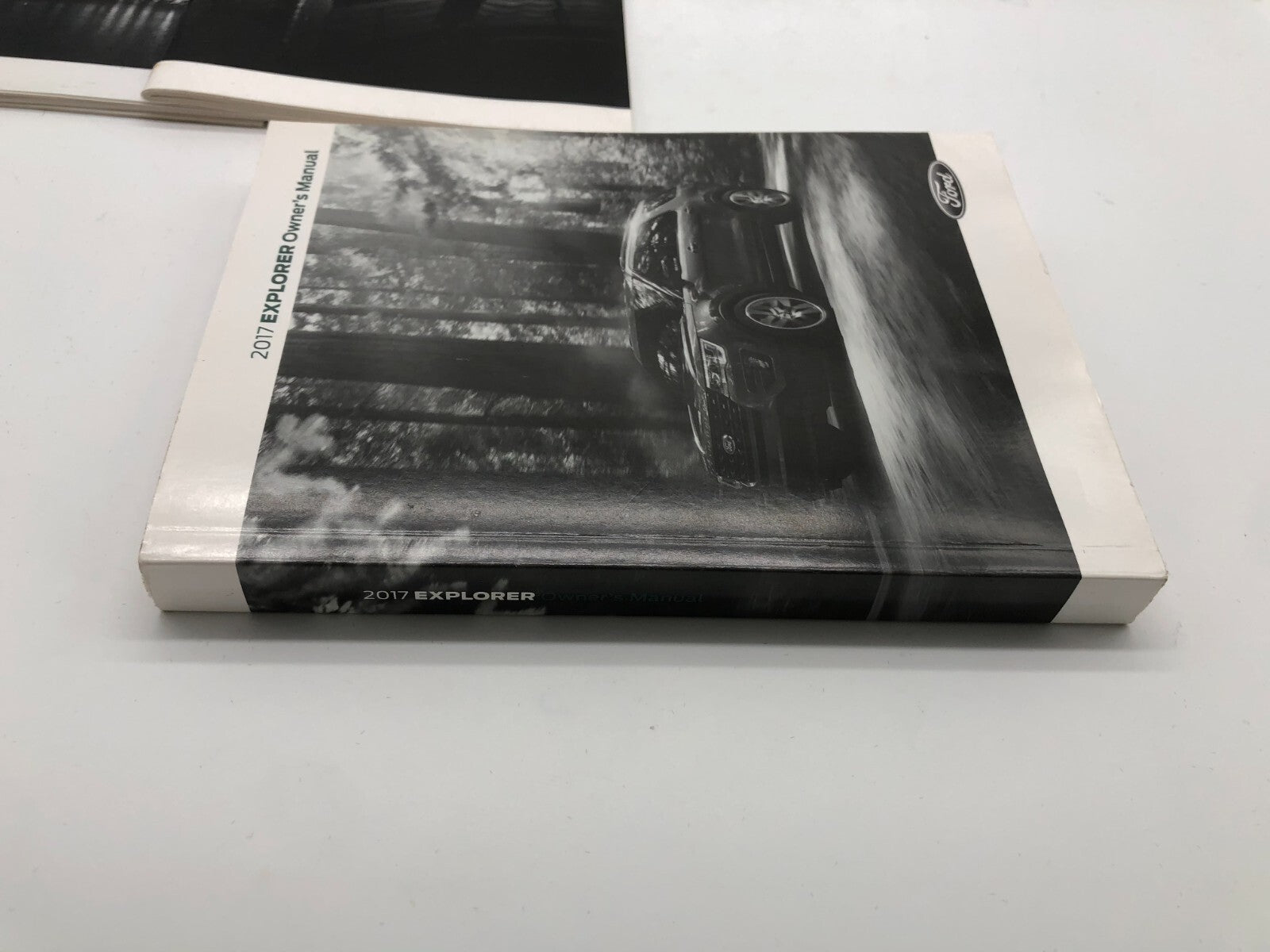 2017 Ford Explorer Owners Manual Set with Case OEM E03B42005