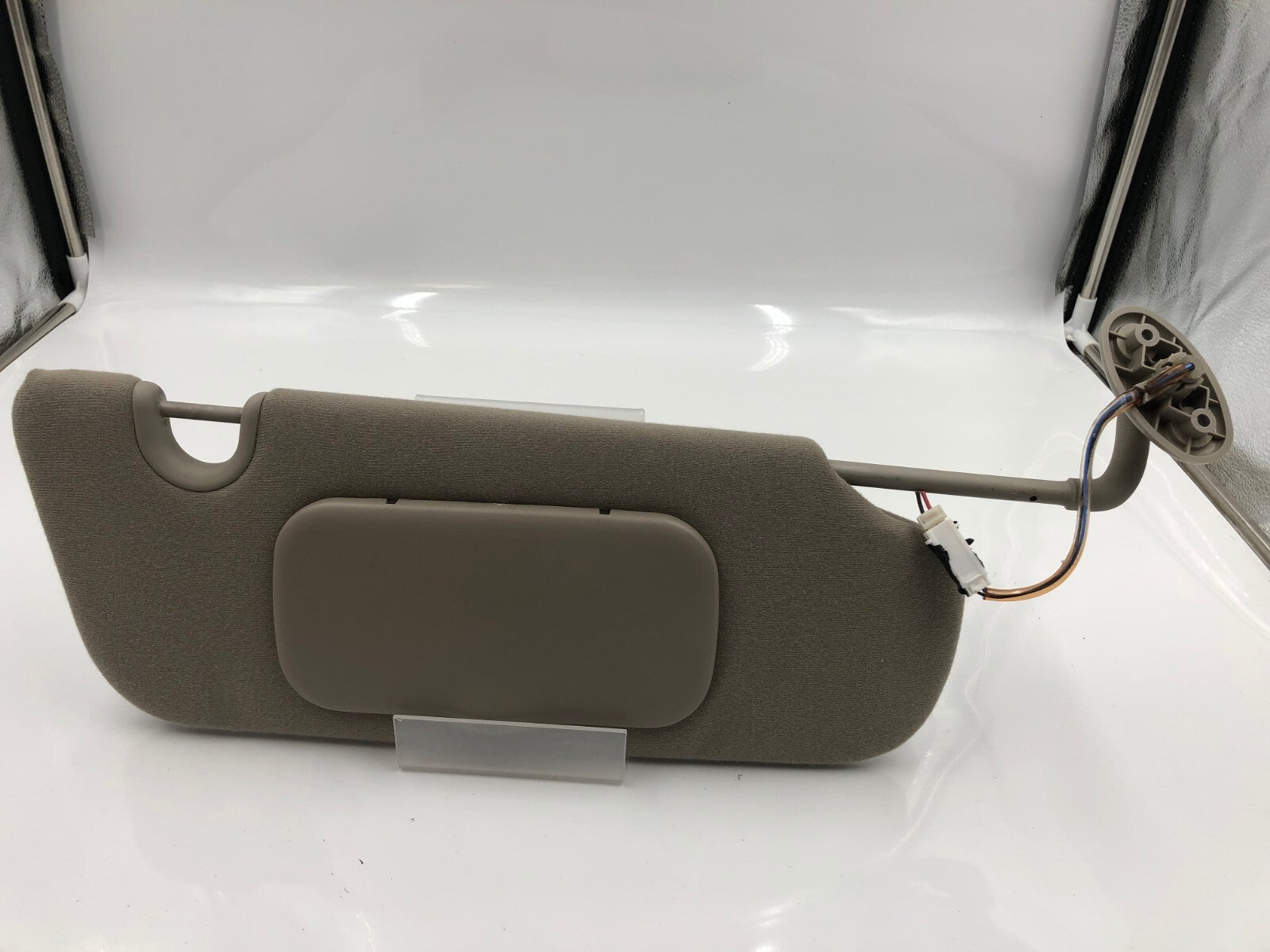 2002-2003 Jeep Liberty Passenger Sun Visor Gray Illumination OEM D04B63003