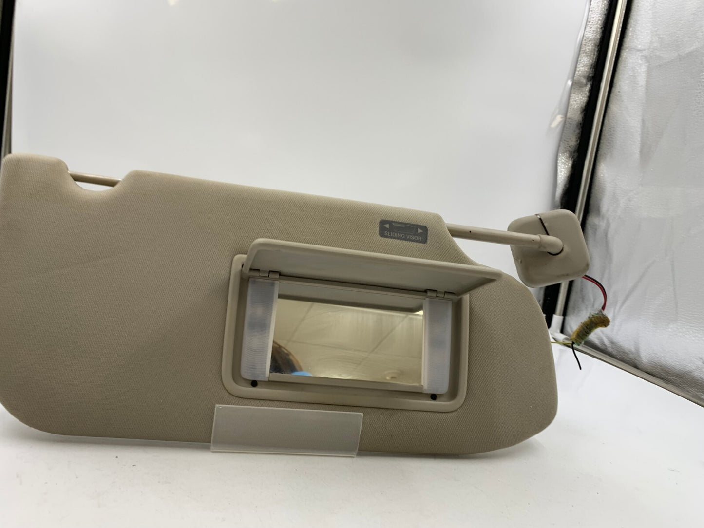 2010-2012 Lincoln MKT Passenger Sun Visor Beige illuminated OEM B01B02004
