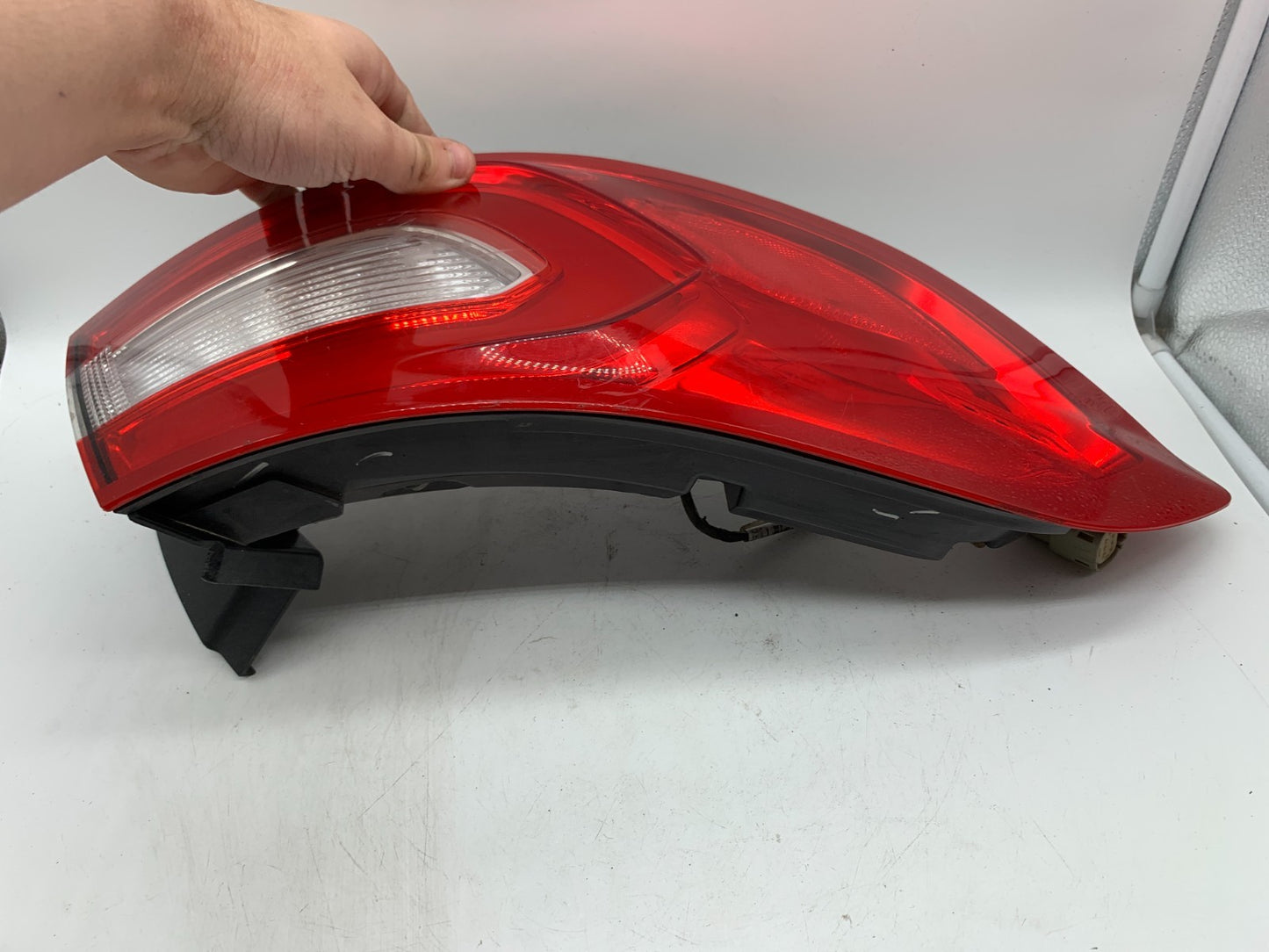 2016-2018 Lincoln MKX Driver Side Tail Light Taillight OEM D02B54021