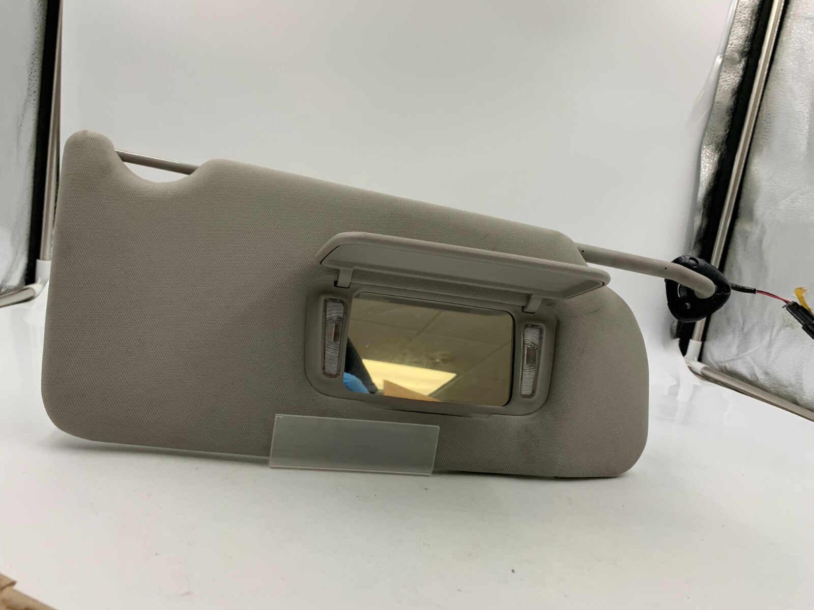 2005-2009 Buick LaCrosse Passenger Sun Visor Gray Illuminated OEM A02B24066