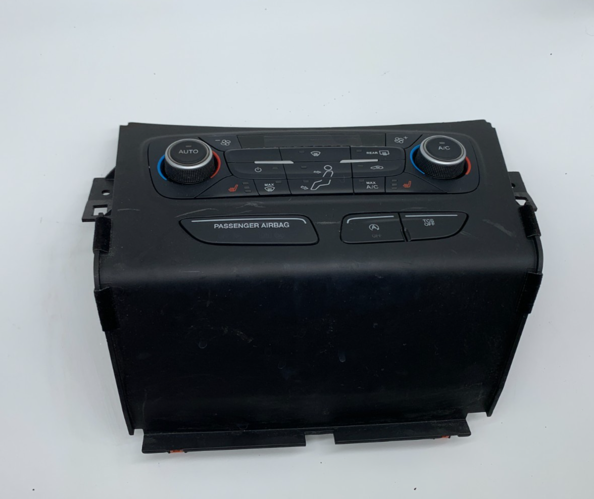 2018-2019 Ford Escape AC Heater Climate Control Unit OEM C03B57009