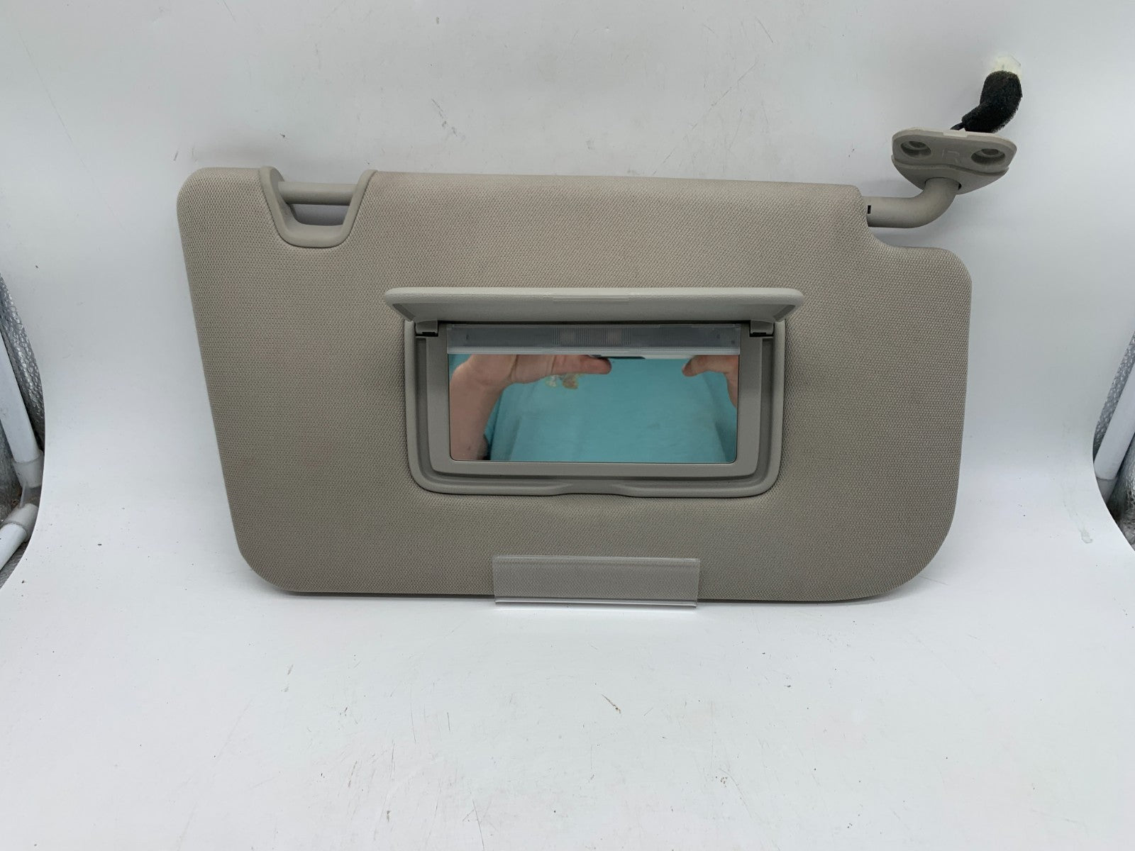 2014-2017 Nissan Rogue Passenger Sun Visor Gray with Illumination OEM A02B49007