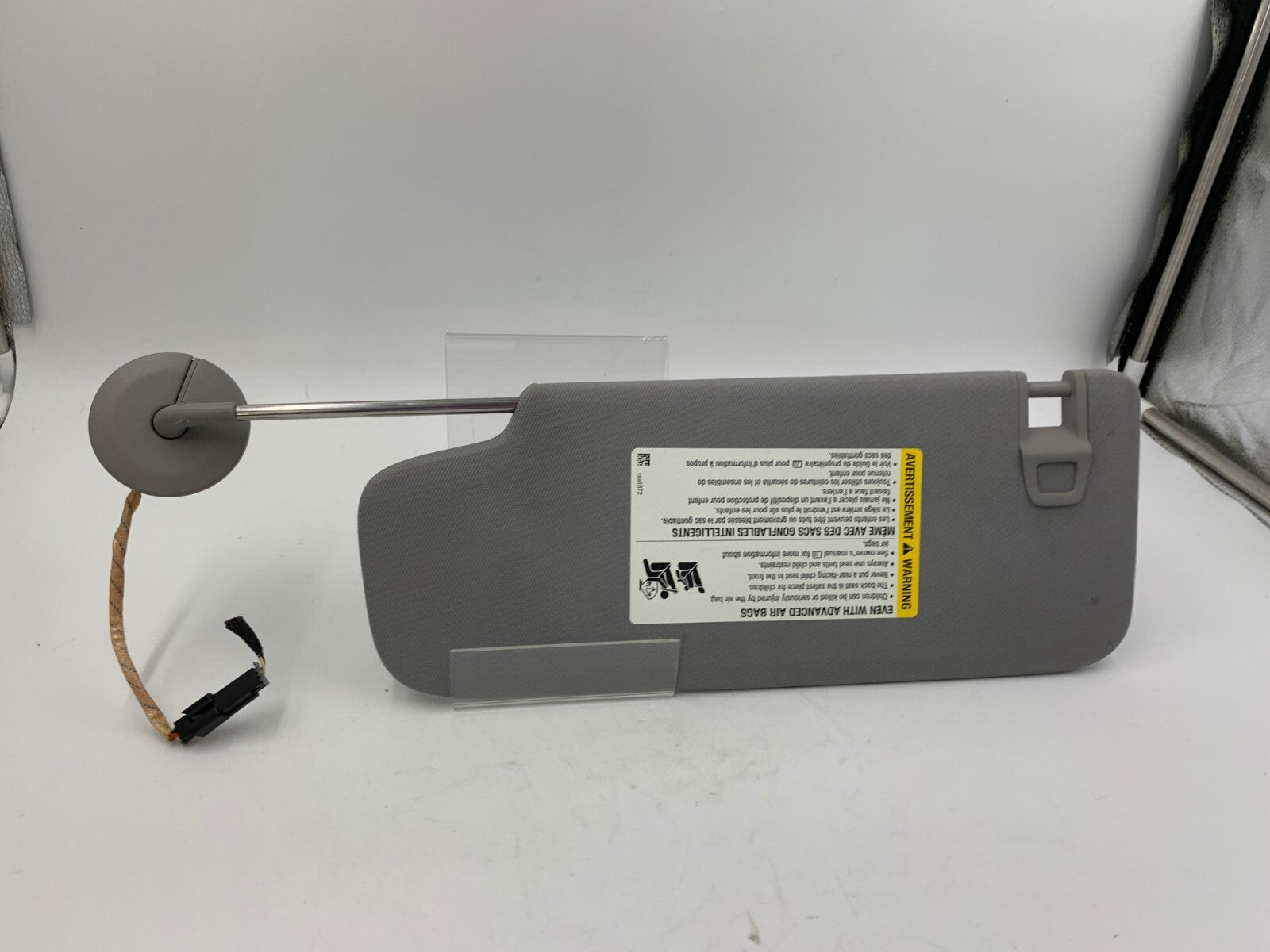 2018-2019 Chevrolet Equinox Passenger Sun Visor Gray Illuminated OEM A01B14040